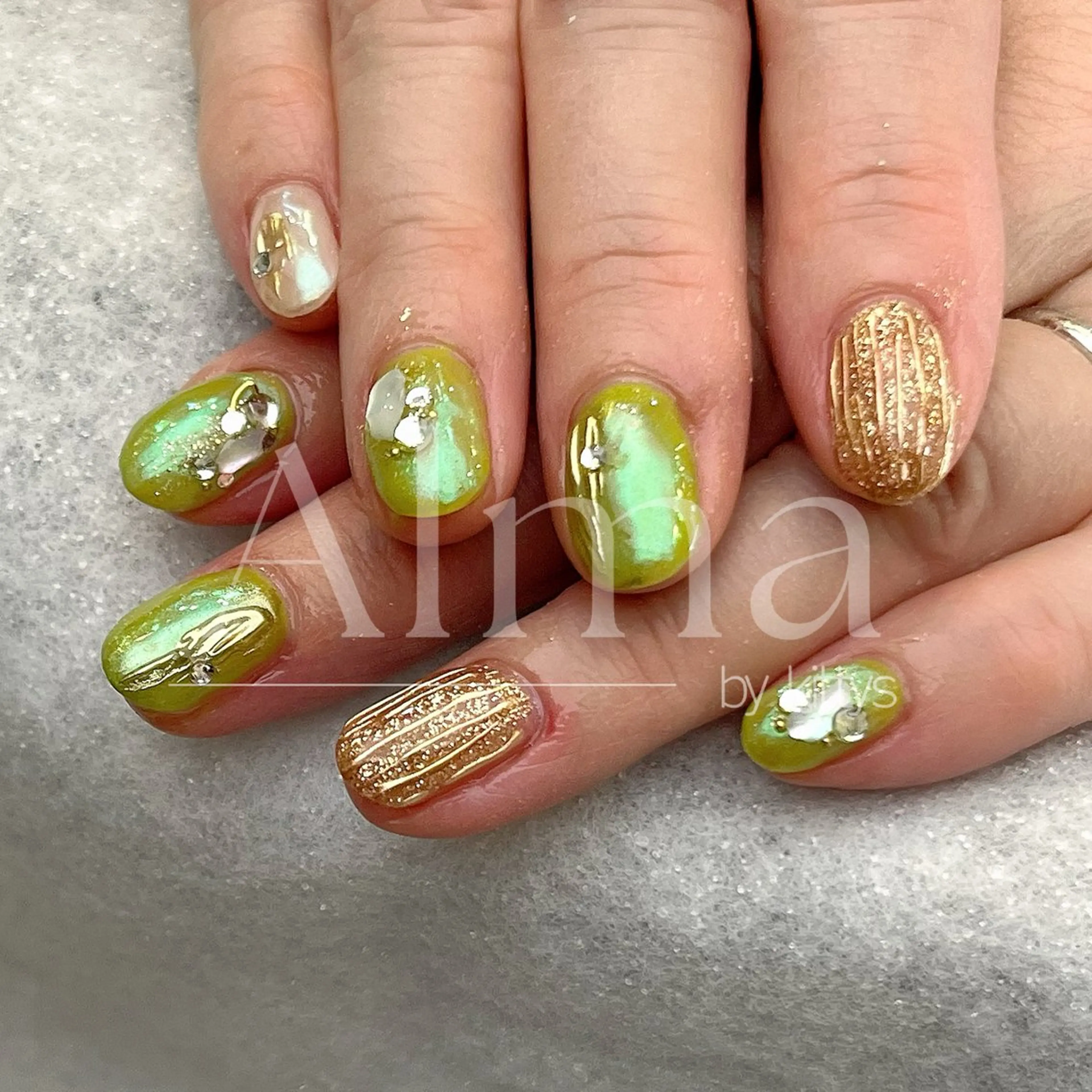 ネイル ニュアンスネイル ハンドネイル Alma chitoseのネイルデザイン