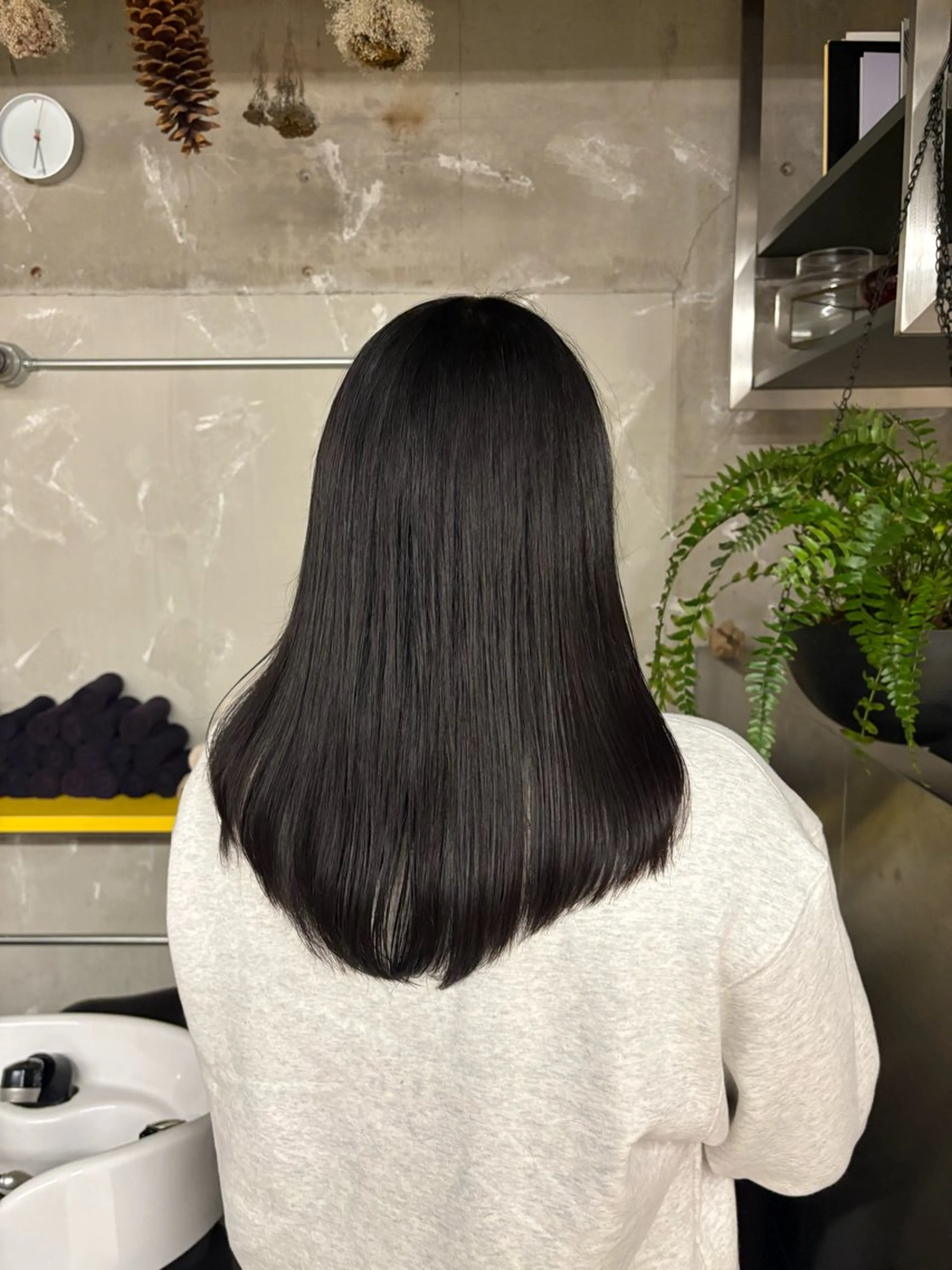 ミディアム カット piilo. サダのヘアスタイル