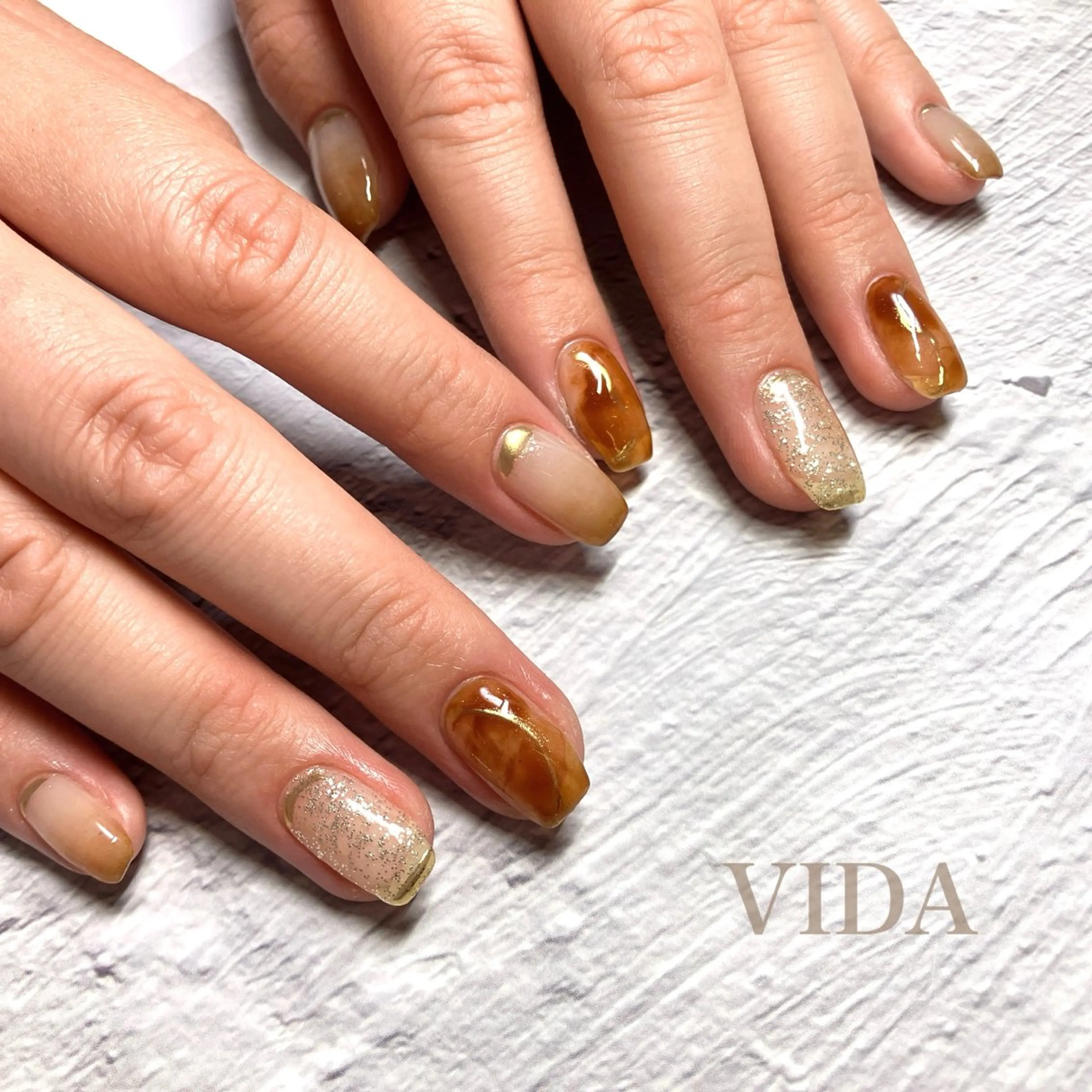 ネイル アートネイル べっ甲ネイル ゴールド ミラーネイル ニュアンスネイル ハンドネイル private salon VIDAのネイルデザイン