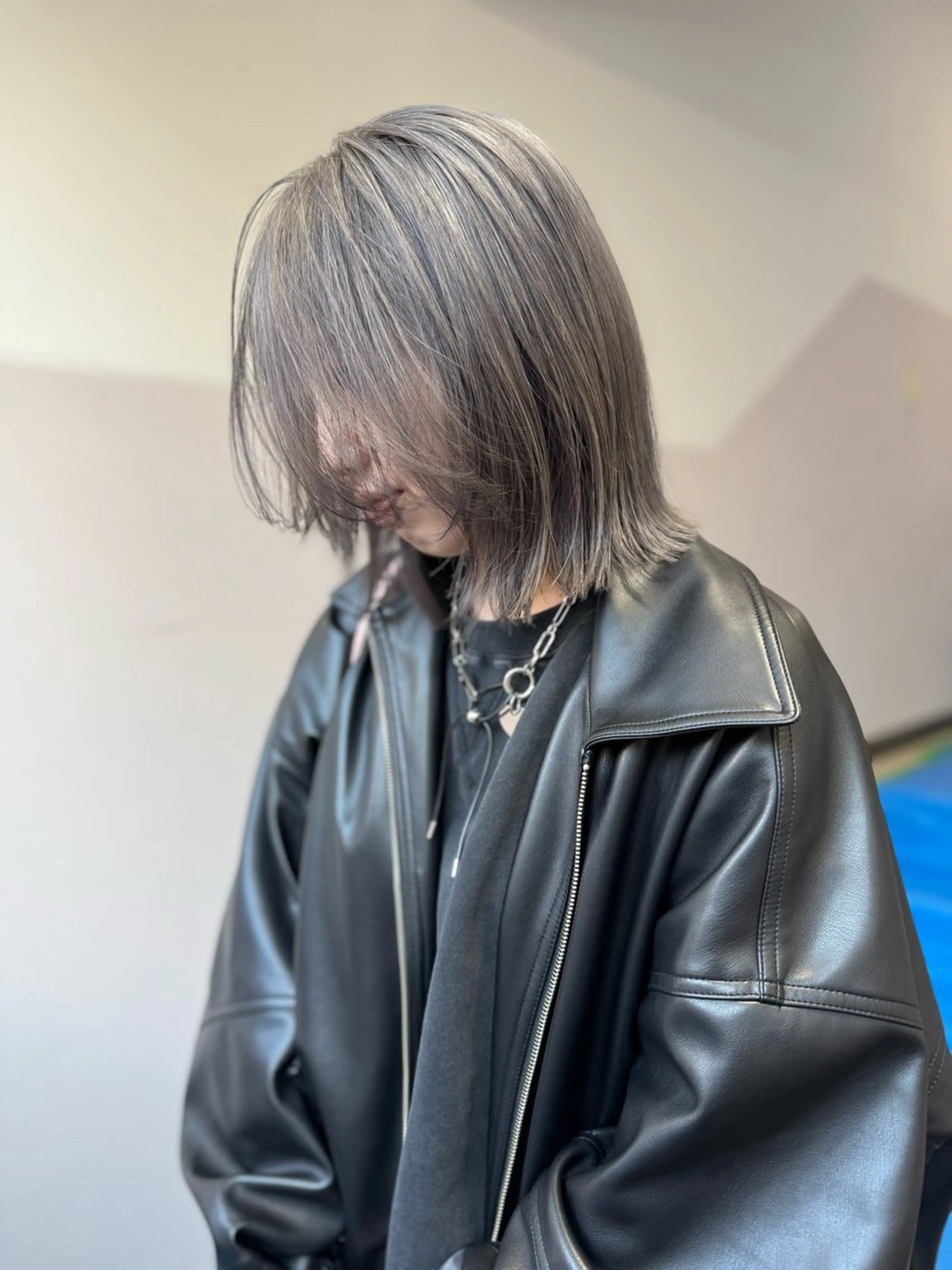 ミディアム カラー オカモト ミユウのヘアスタイル