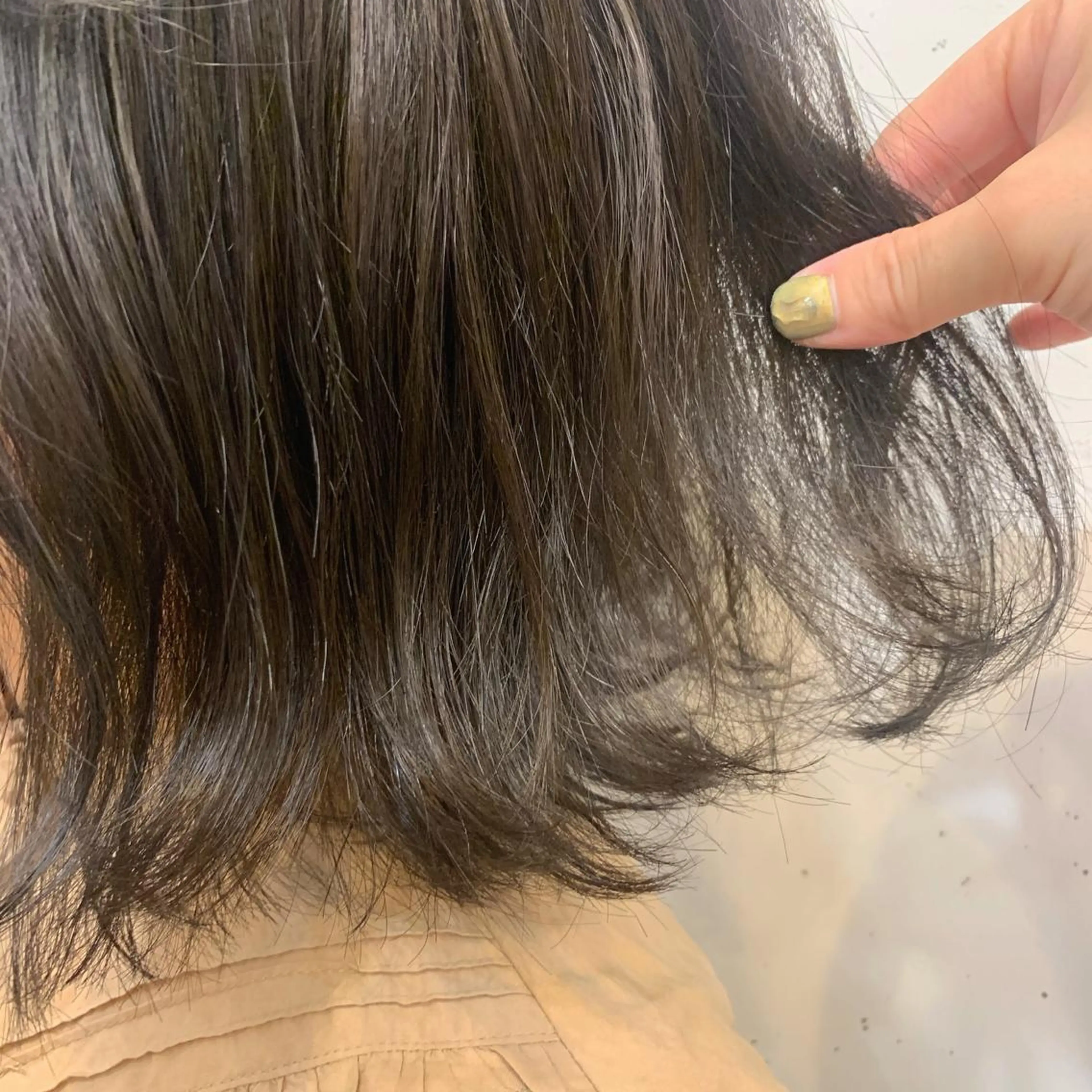 ミディアム カラー ヘアアレンジ ベージュカラー オリーブベージュ 透明感color 🥣suzunaのヘアスタイル