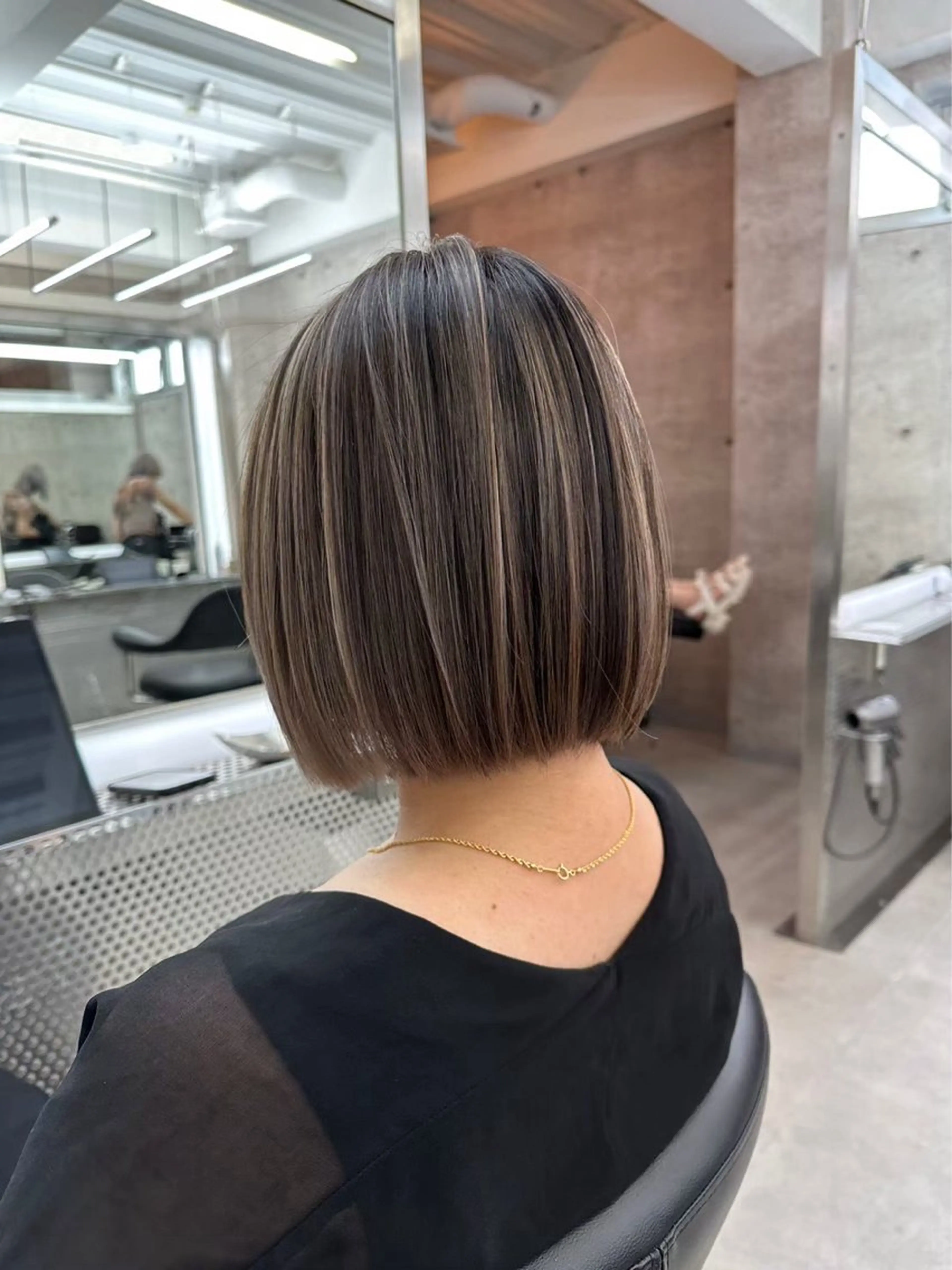 ショート 🫧バレイヤージュ/ ハイトーン/ミズキのヘアスタイル