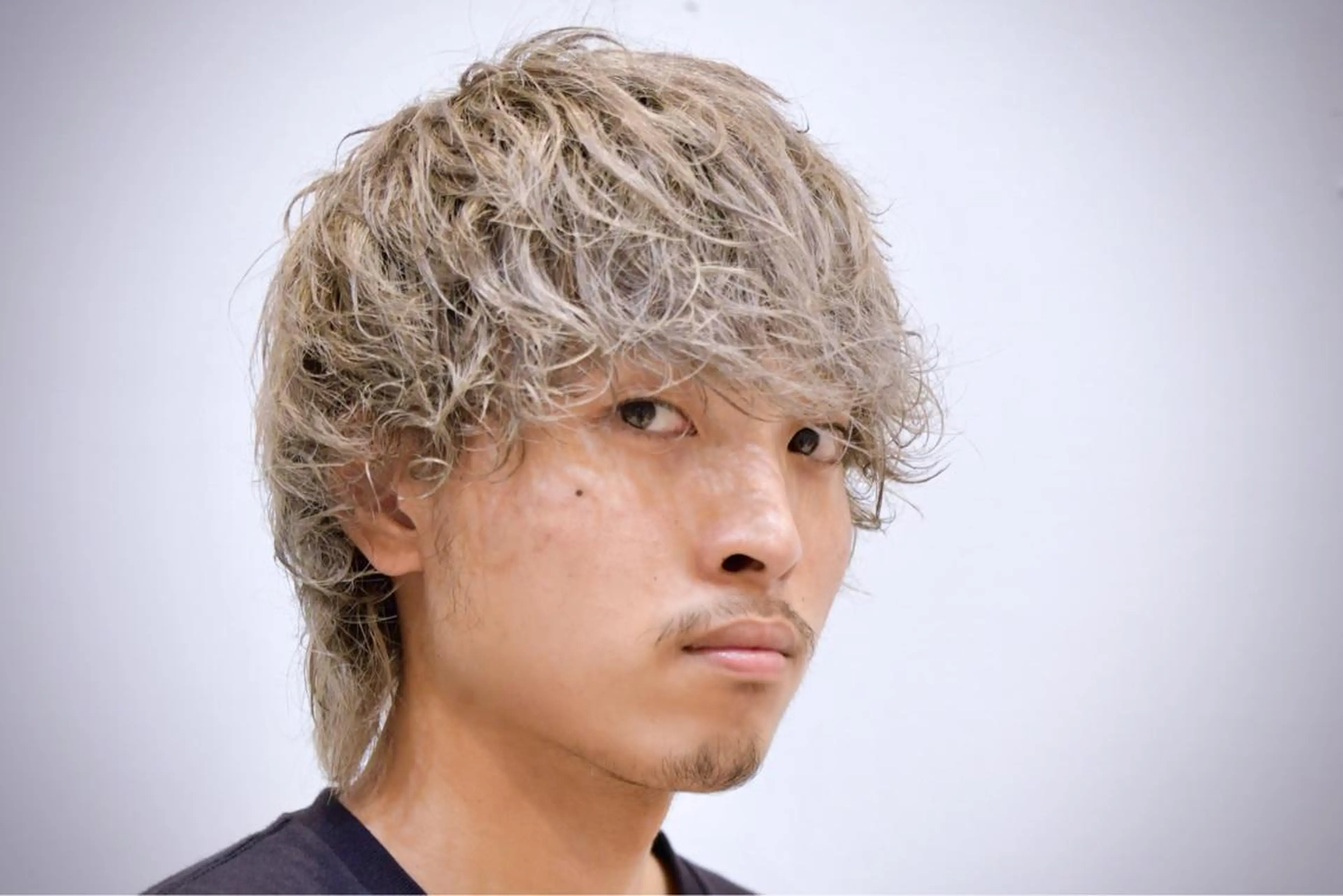 メンズ メンズバレイヤージュ メンズブリーチ フェードカット メンズハイライト メンズハイトーン カット パーマ Suzuki Atsushiのヘアスタイル