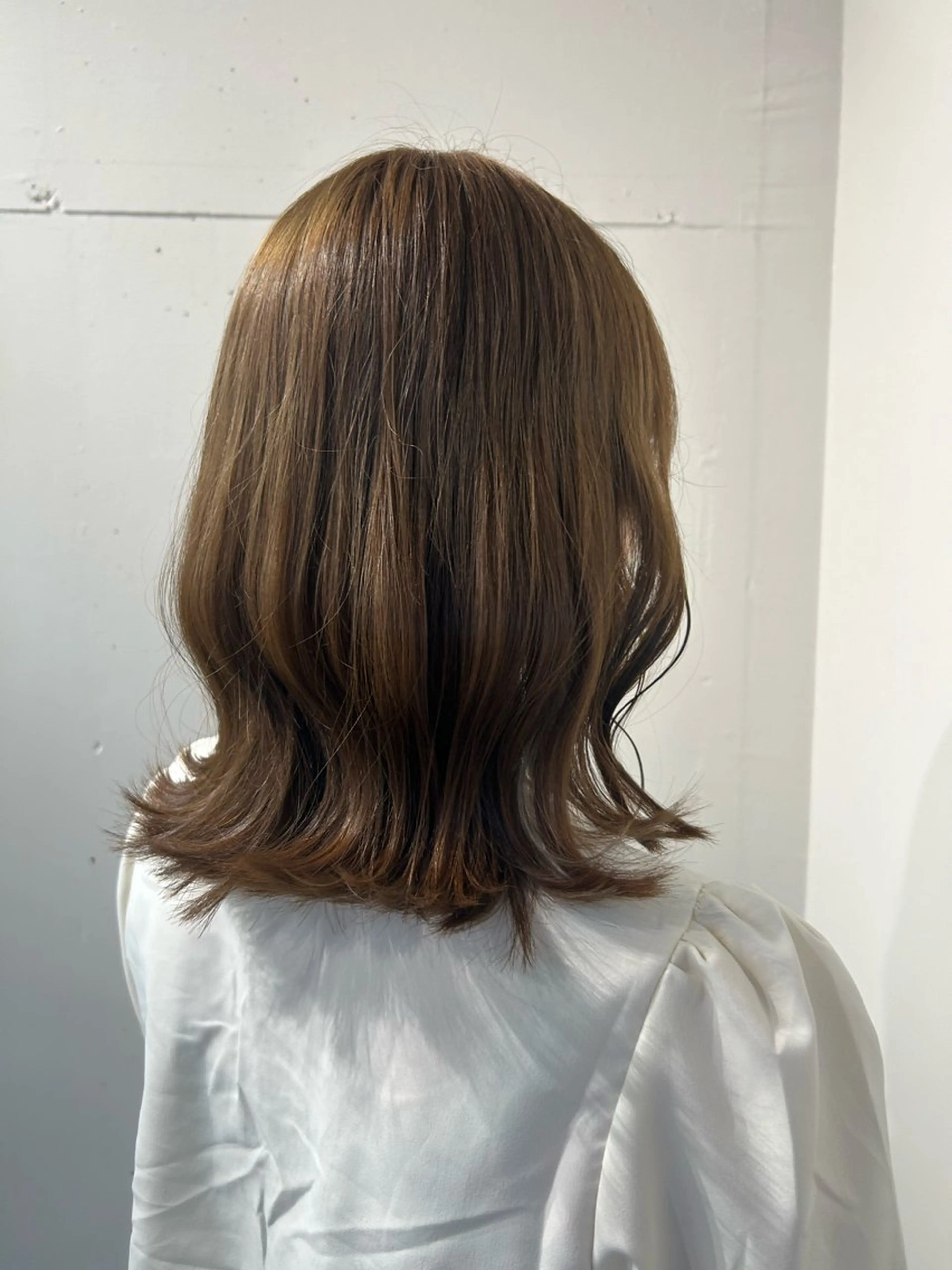 ミディアム カラー ヘアカラー ベージュ/ダブルカラ ー/新潟駅/青柳萌果のヘアスタイル