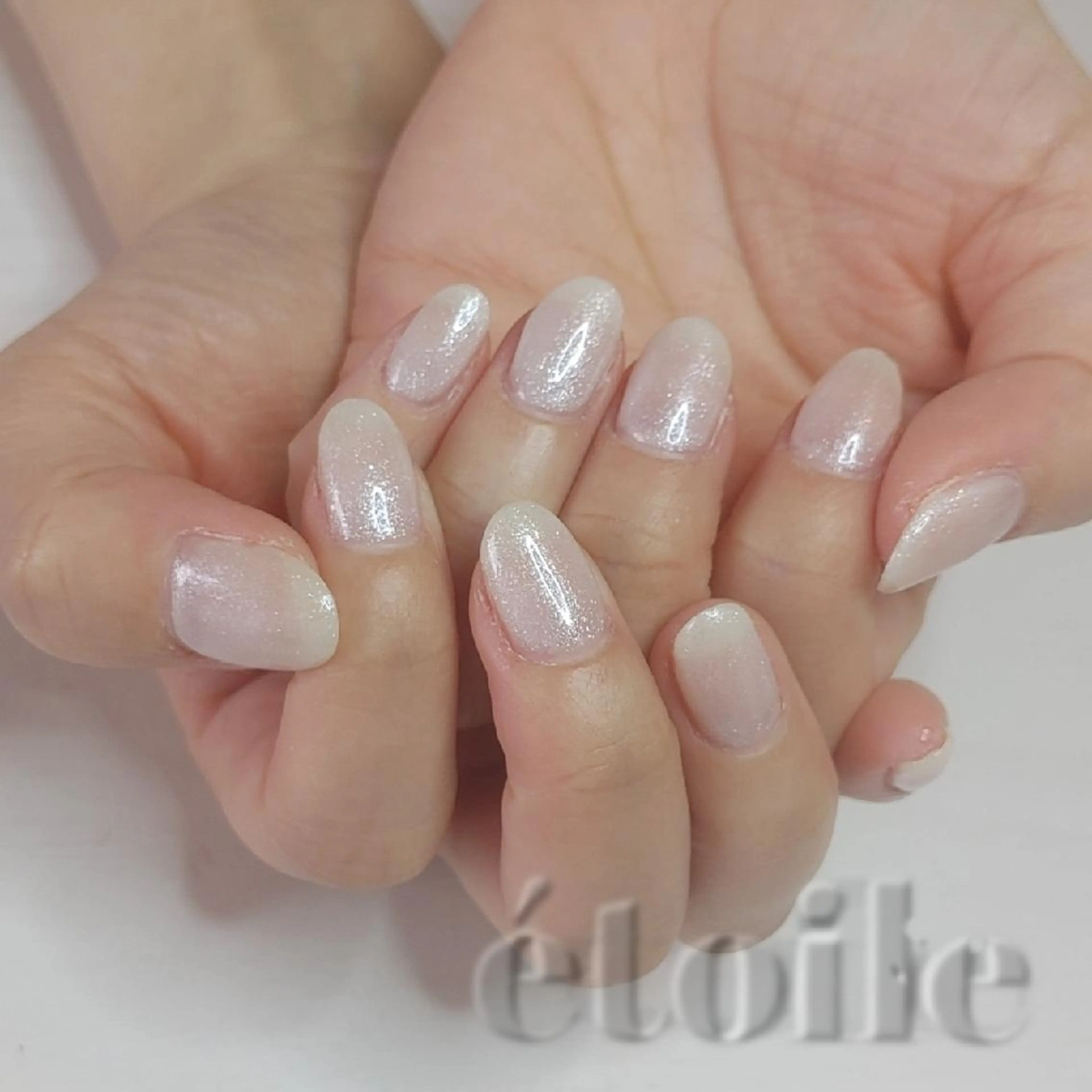ネイル ラメ(グリッター) ホワイト ハンドネイル ハンドケア étoile(エトワール)所属・山田 可愛のネイルデザイン