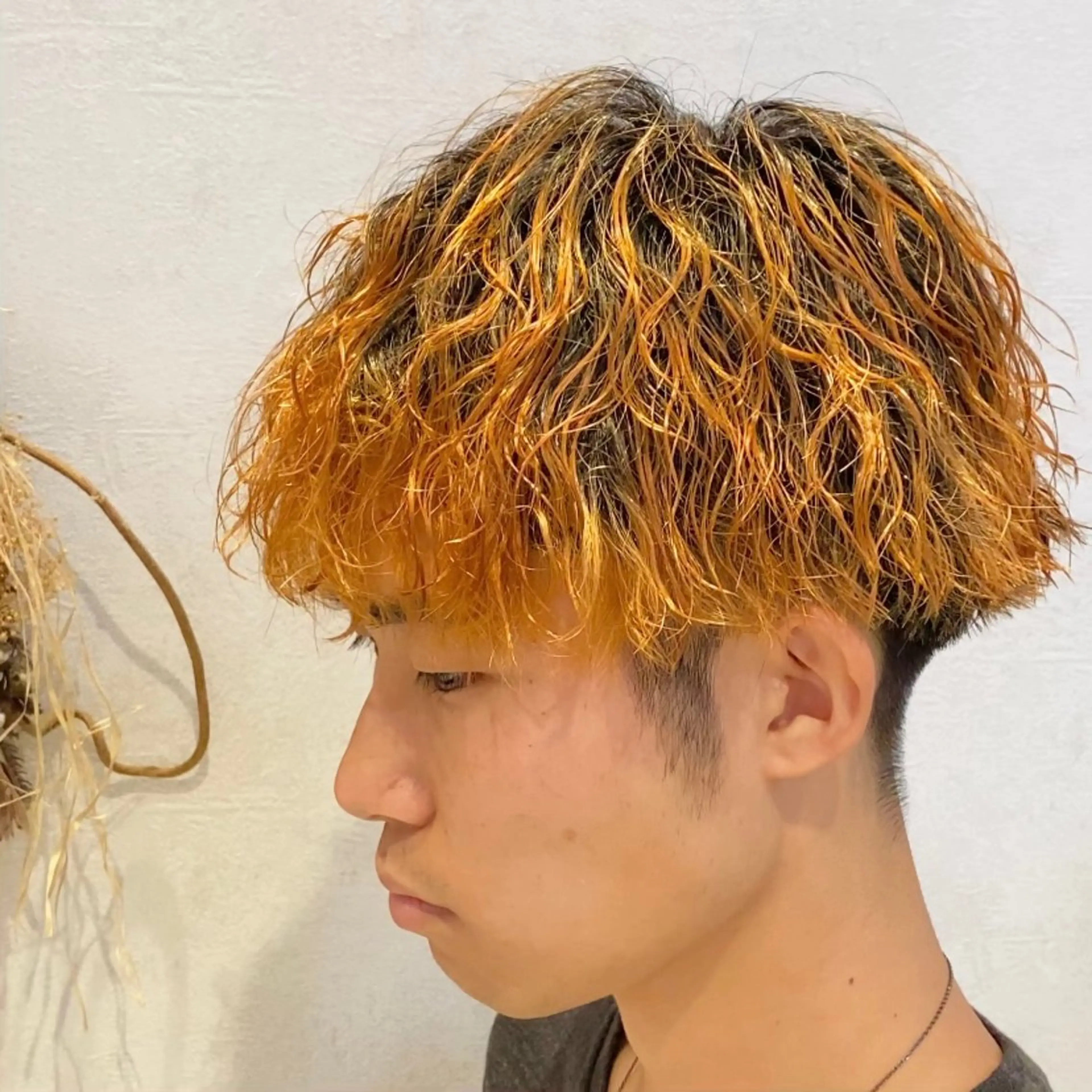 ショート カラー パーマ メンズ マッシュ 刈り上げ ナツハラ サトシのヘアスタイル