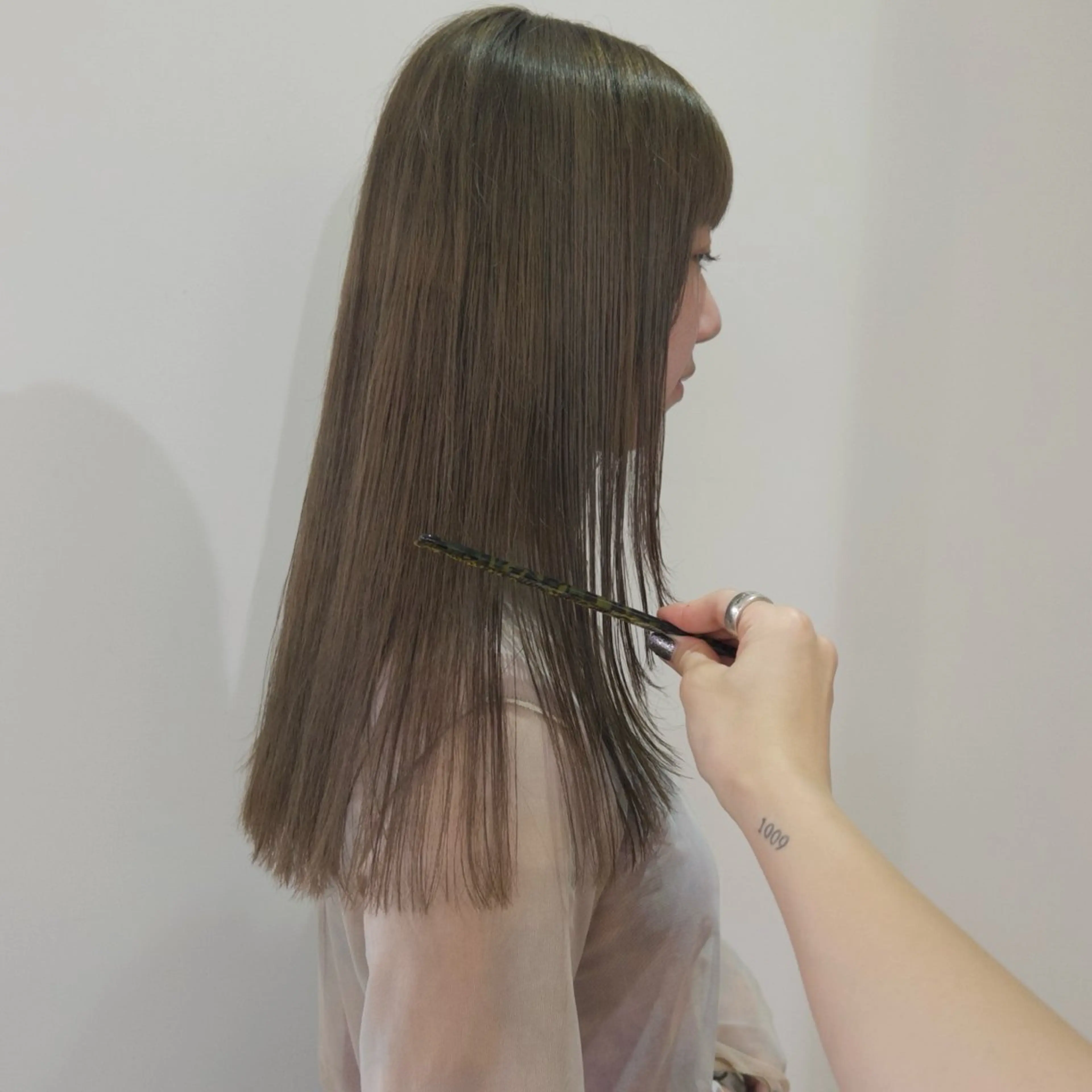 セミロング カラー 透明感カラー 顔まわりレイヤー 顔周りカット ハッシュカット レイヤーカット カット ヘアカラー トリートメント nonoka オリーブ/レイヤーのヘアスタイル