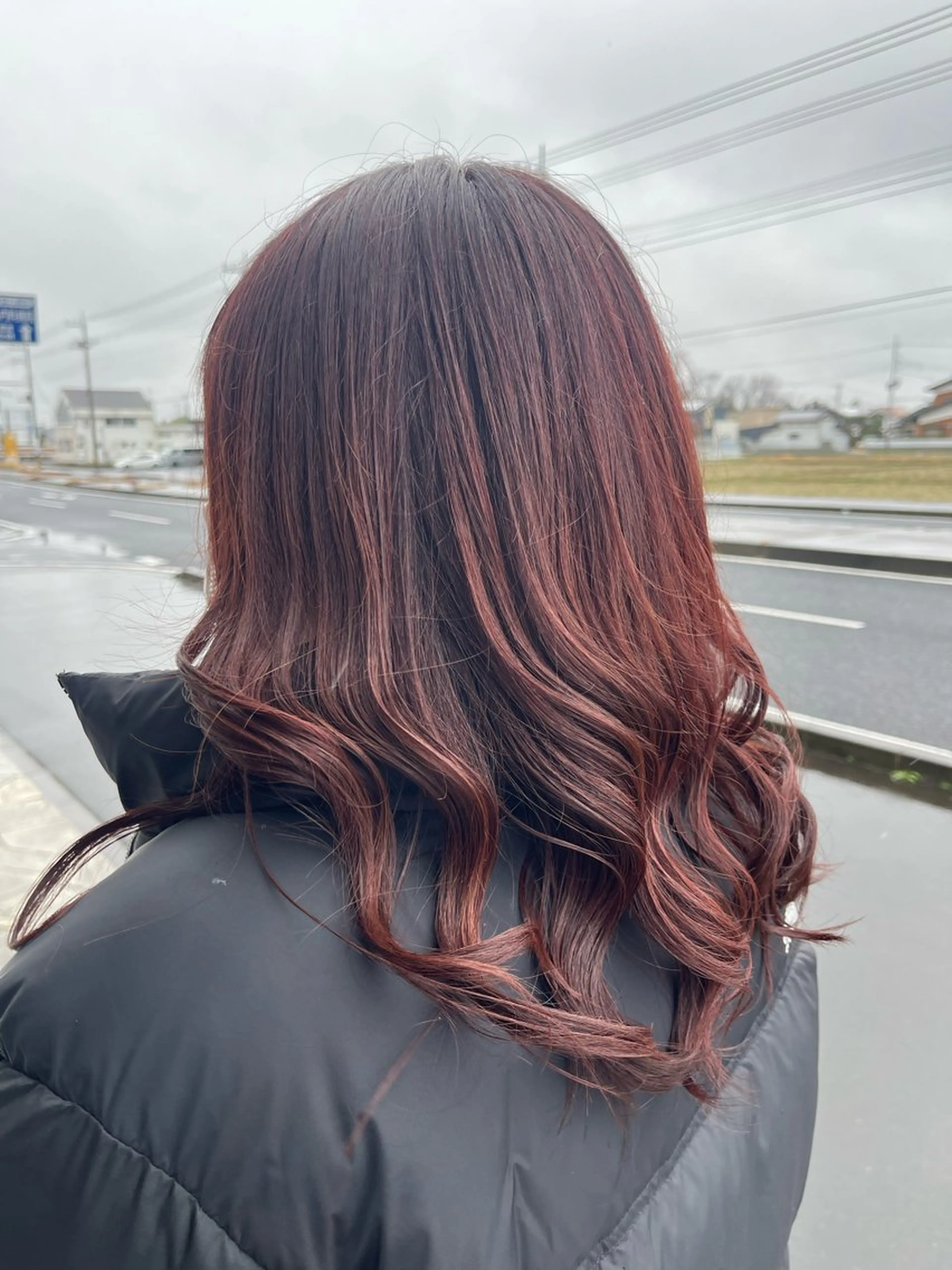 セミロング ヘアカラー 縮毛矯正🐼暖色 根本侑季のヘアスタイル