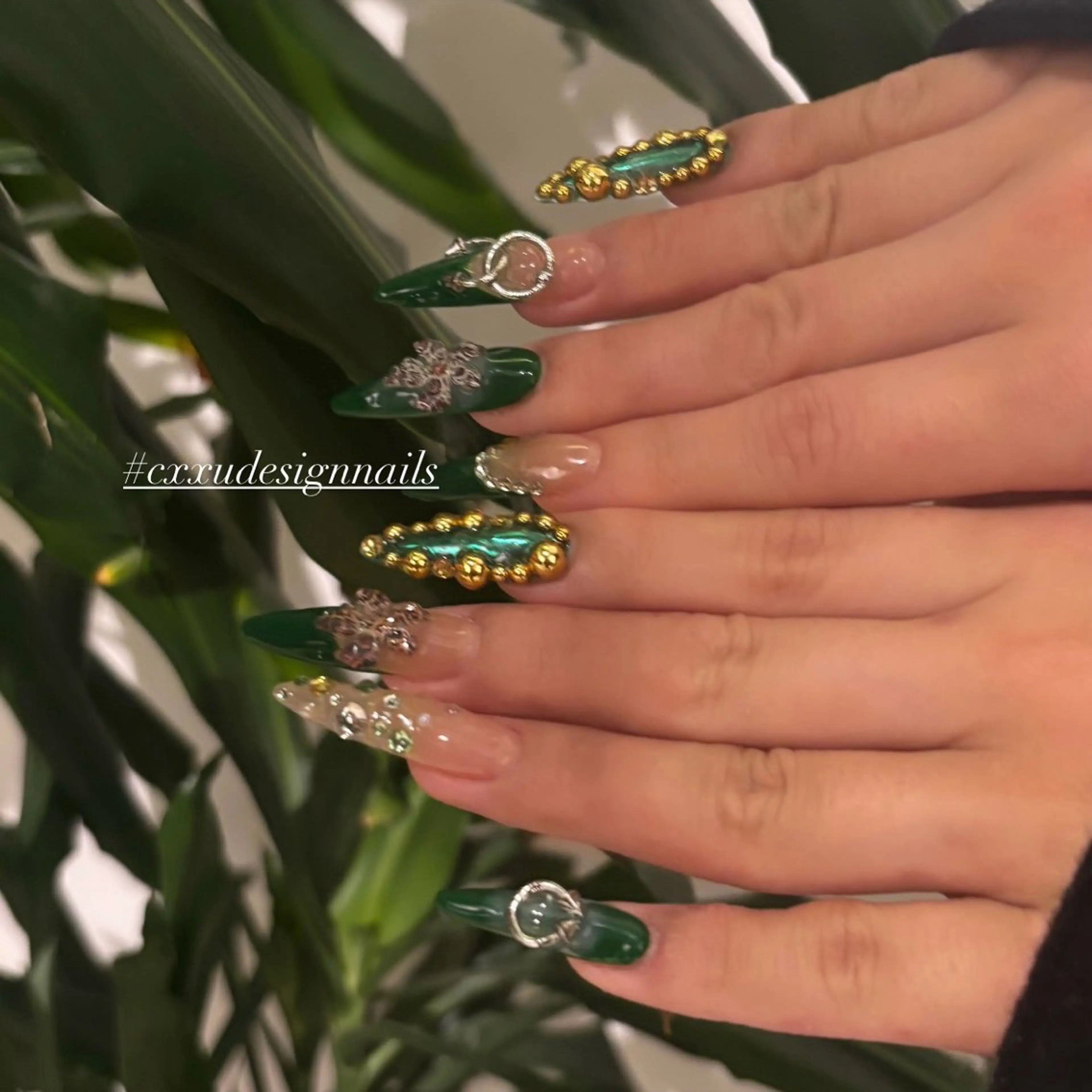 ネイル ハンドネイル 🐬Cxxu° Nail✝️のネイルデザイン