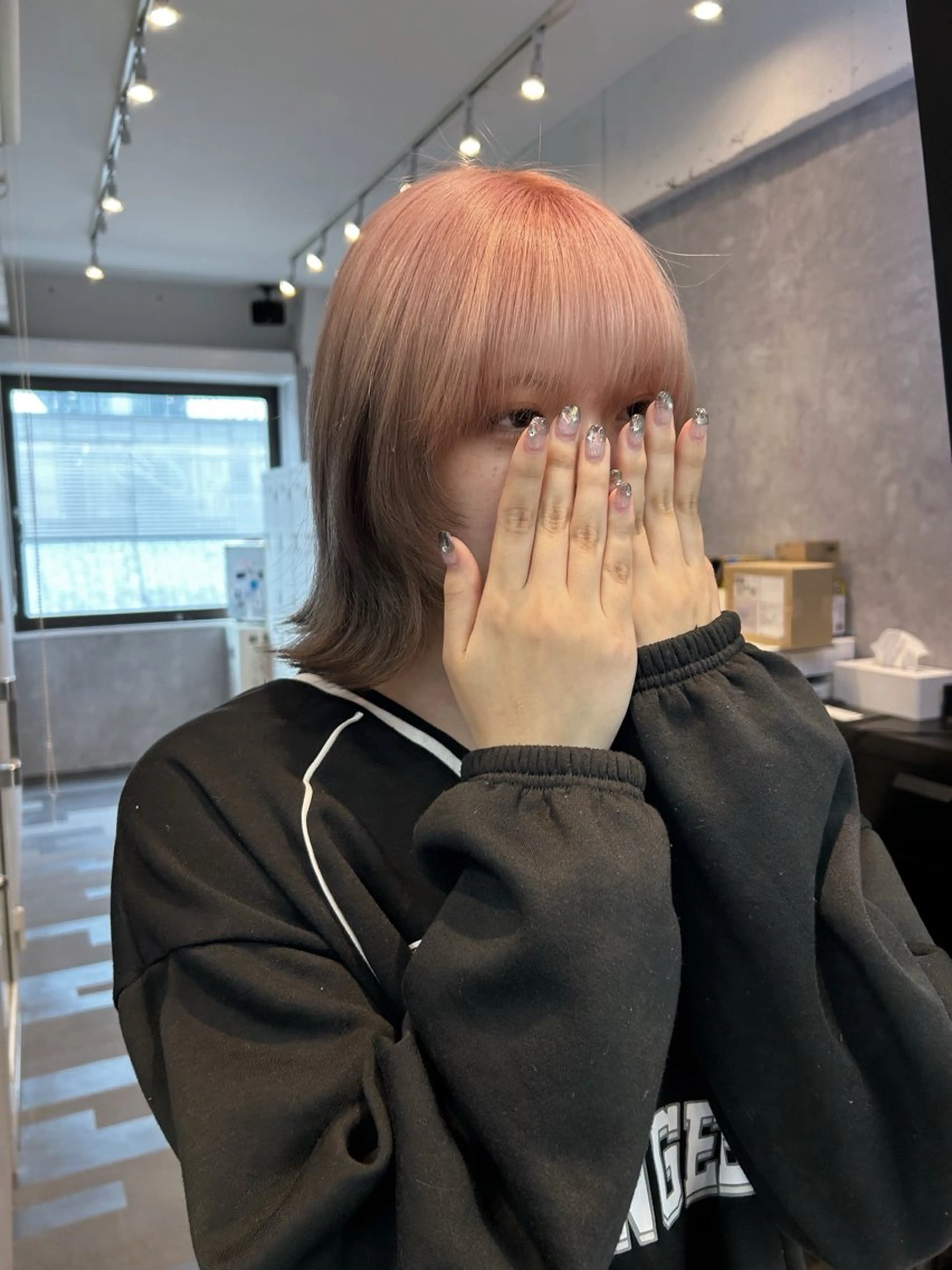 ショート カラー ブリーチ ブラウンカラー グラデーションカラー ピンクカラー 顔周りカット ヘアカラー _WHITE 天神店 YUMEKA🐻のヘアスタイル