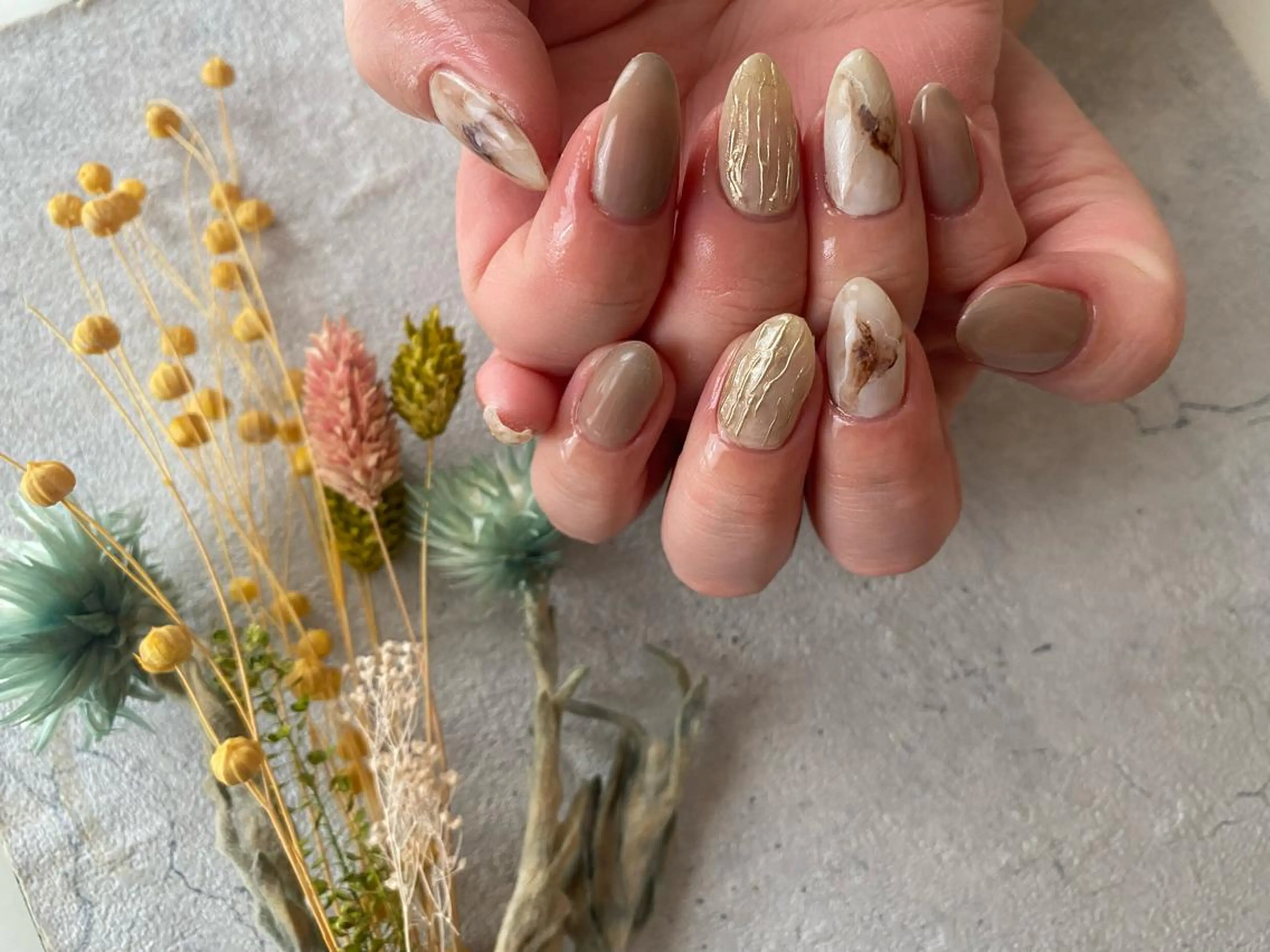 ミディアム ネイル ハンドネイル ëmma nail_ by chulaのネイルデザイン