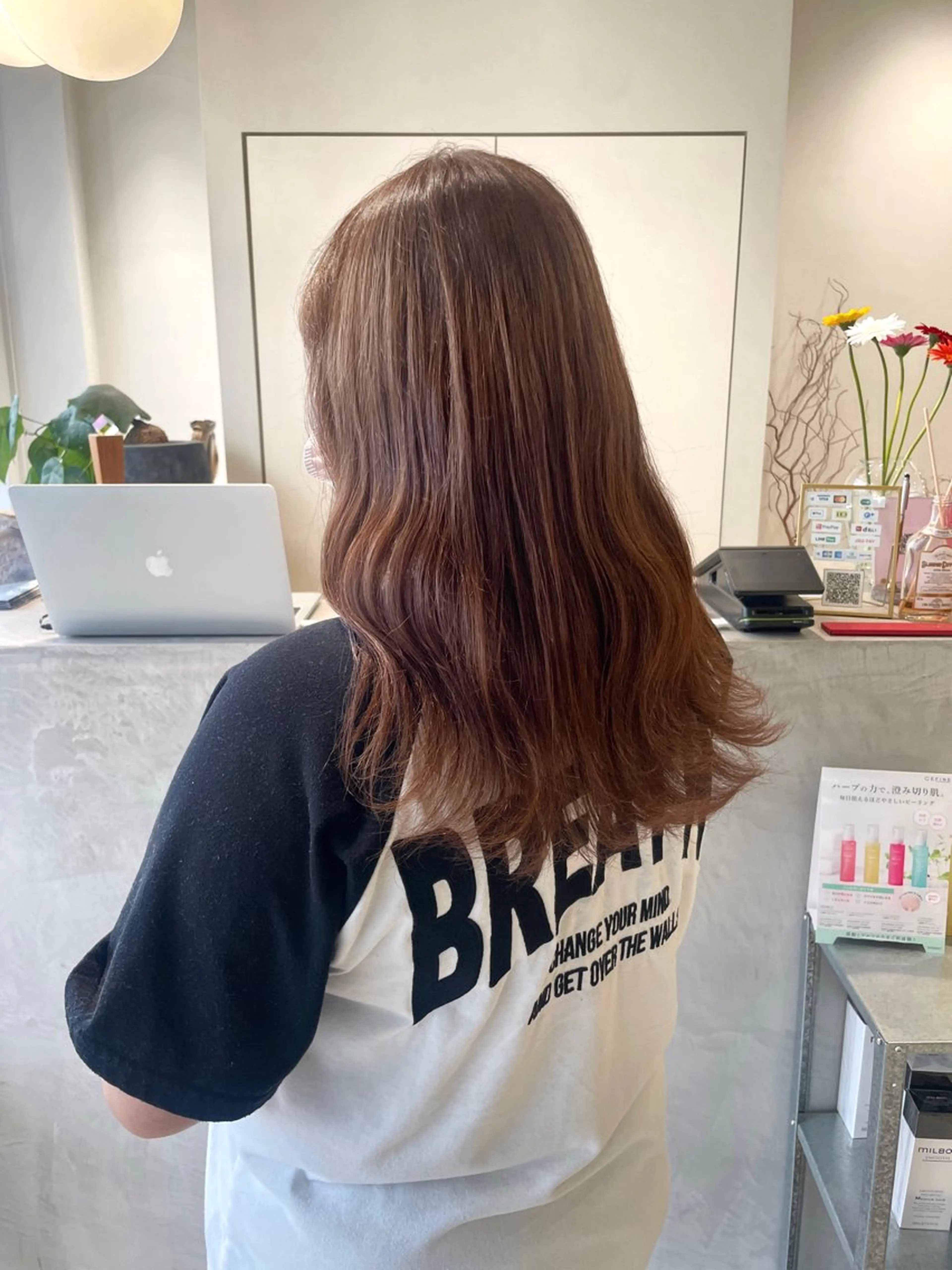 ロング カラー ヘアカラー 林 千聖のヘアスタイル