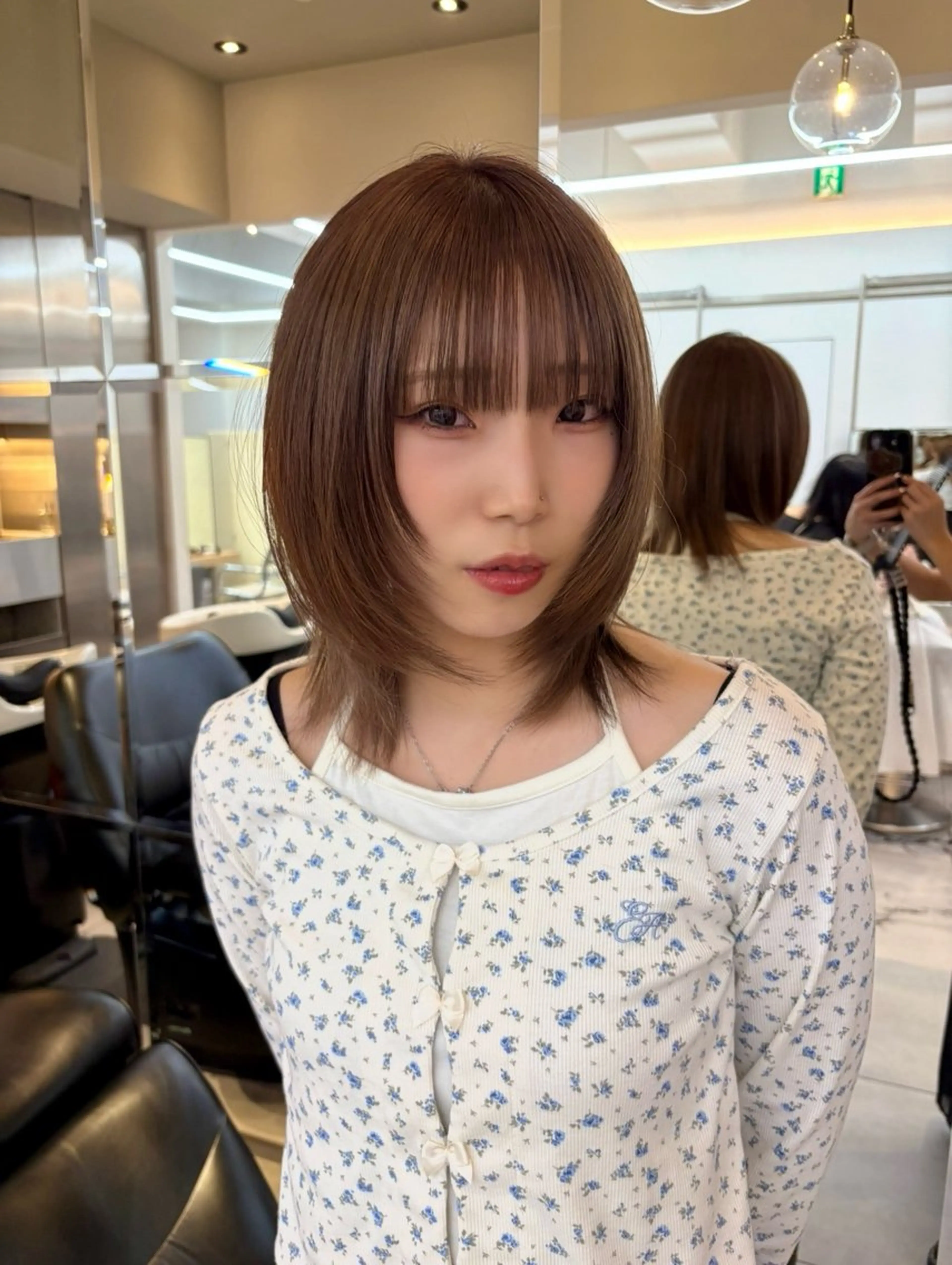 ミディアム カラー ブリーチ グレージュ レイヤー/ベージュ/ どますず🌺のヘアスタイル