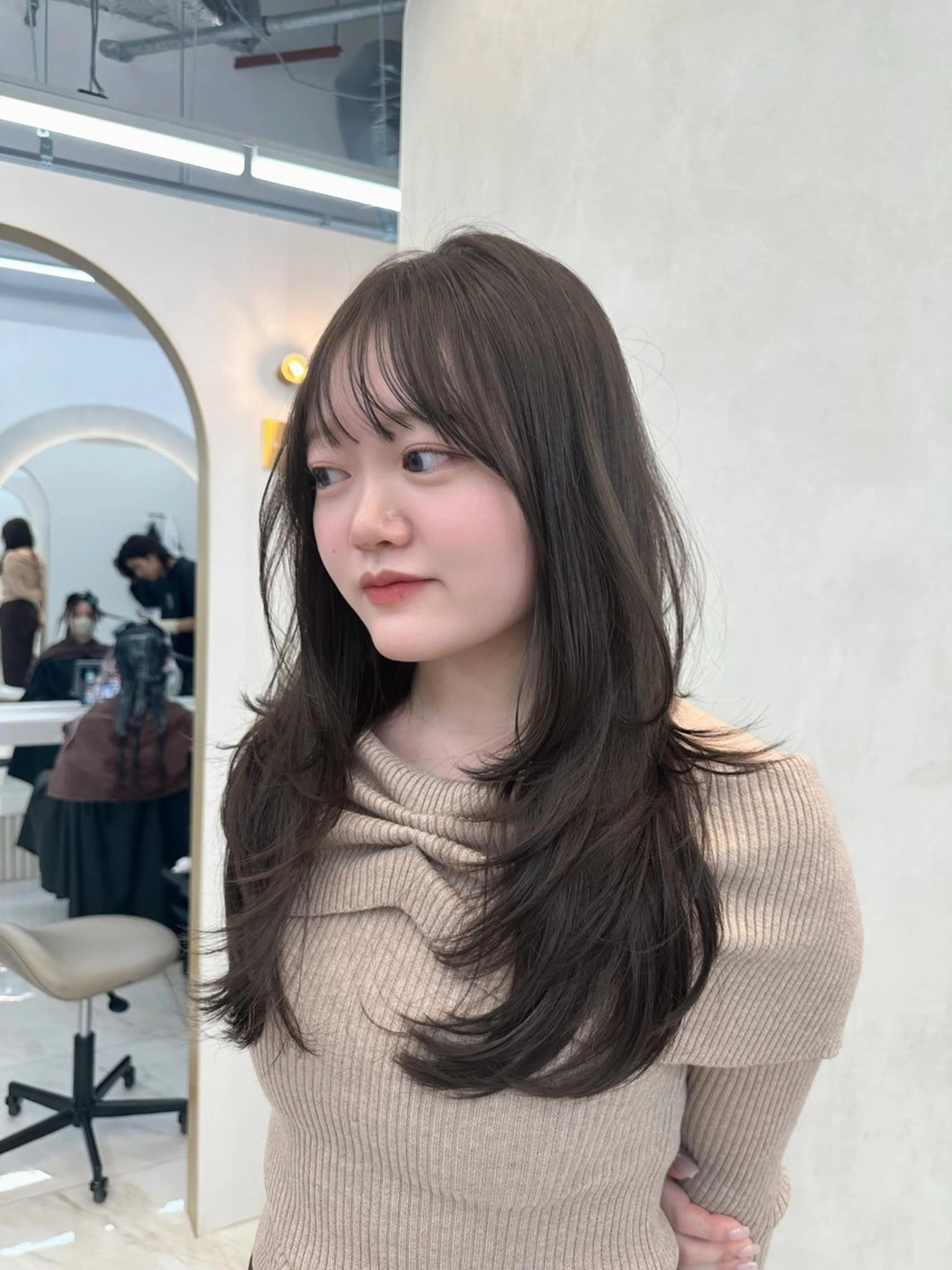 ロング カラー ベージュカラー 透明感カラー オリーブベージュ 顔周りカット ロング カット ヘアカラー トリートメント ヘアセット ARMONY表参道店所属・韓国風レイヤーカラー ライムのヘアスタイル