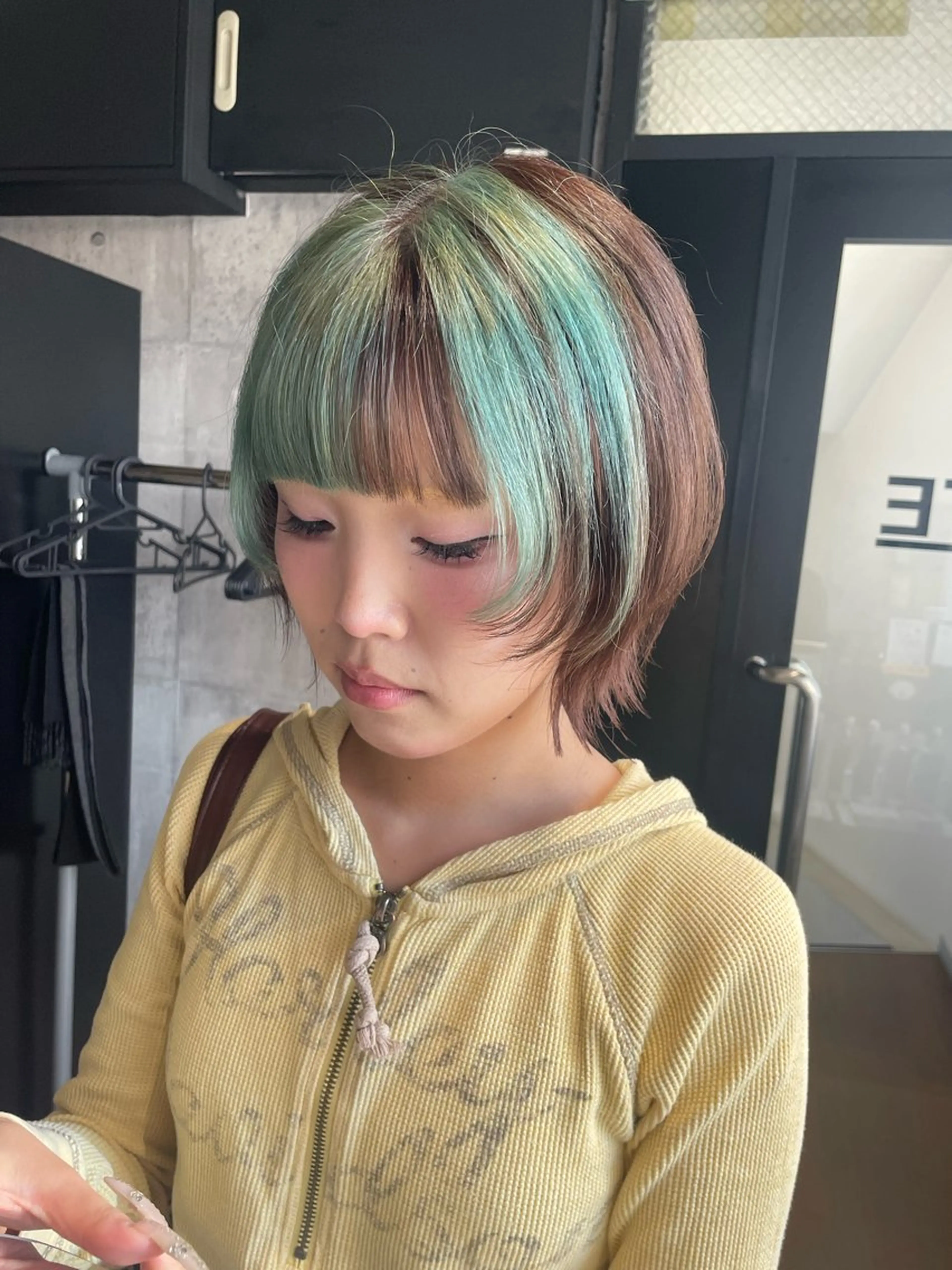 ショート ヘアカラー トリートメント _WHITE 佐伯 碧のヘアスタイル