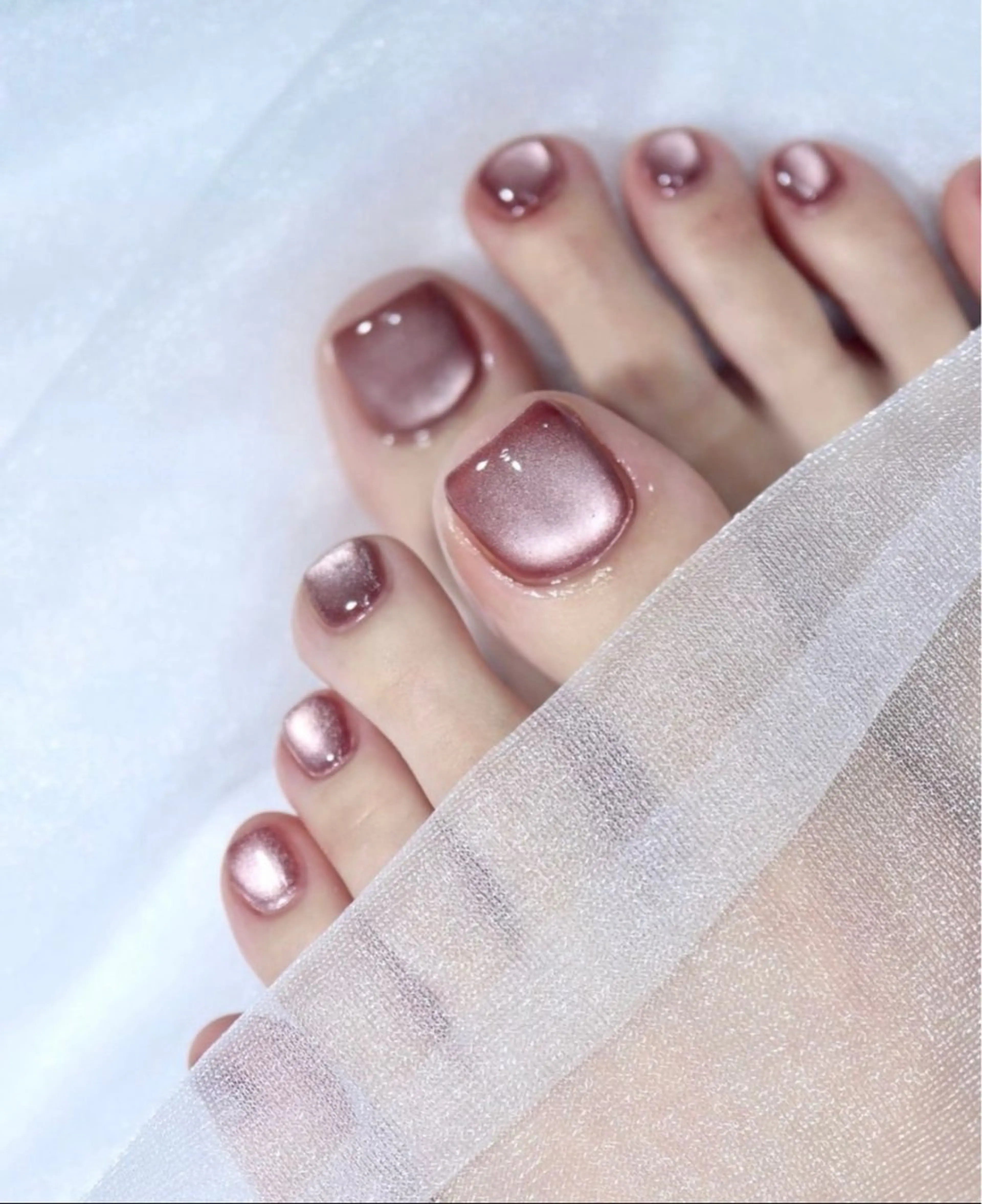 ネイル オーロラネイル 長さ出し フットネイル 韓国ネイル ラメ(グリッター) フットネイル 👍thumbs up nail👍のネイルデザイン