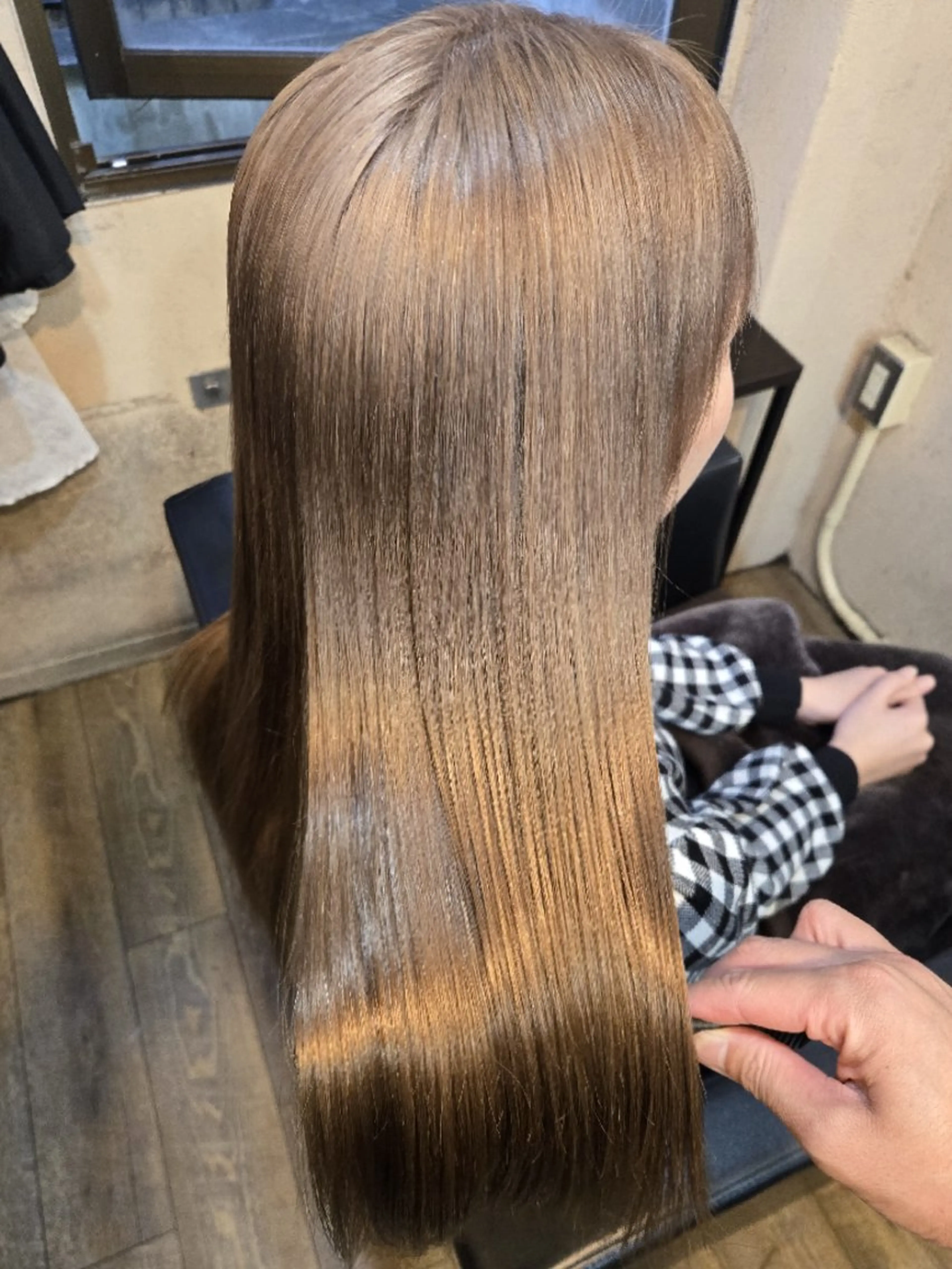 カラー ベージュカラー ブリーチ ミルクティーベージュ Seven Quarterのヘアスタイル
