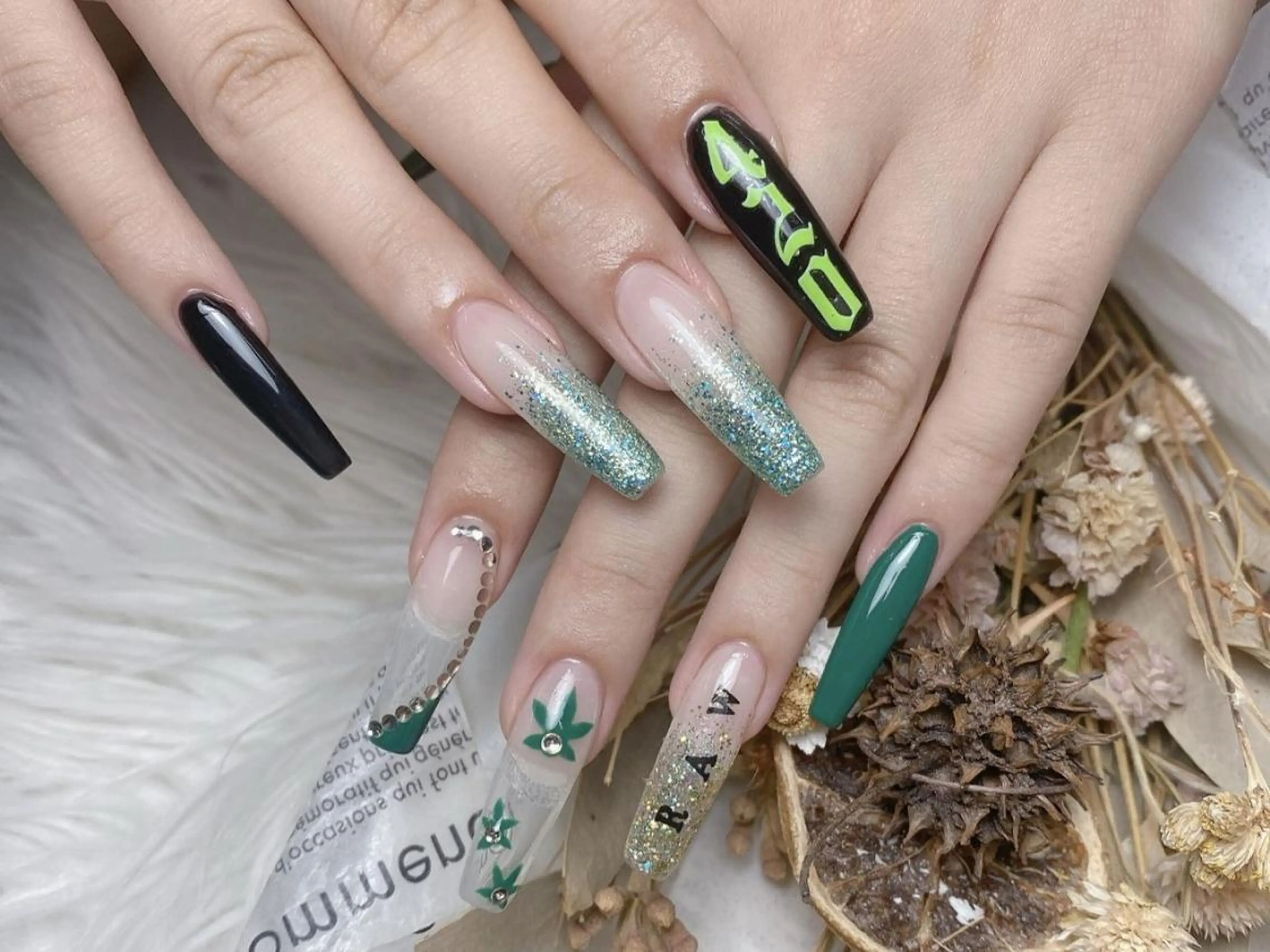 メンズ ネイル アートネイル フレンチネイル ジェルネイル キラキラネイル パラジェル Bloom kabukiのネイルデザイン