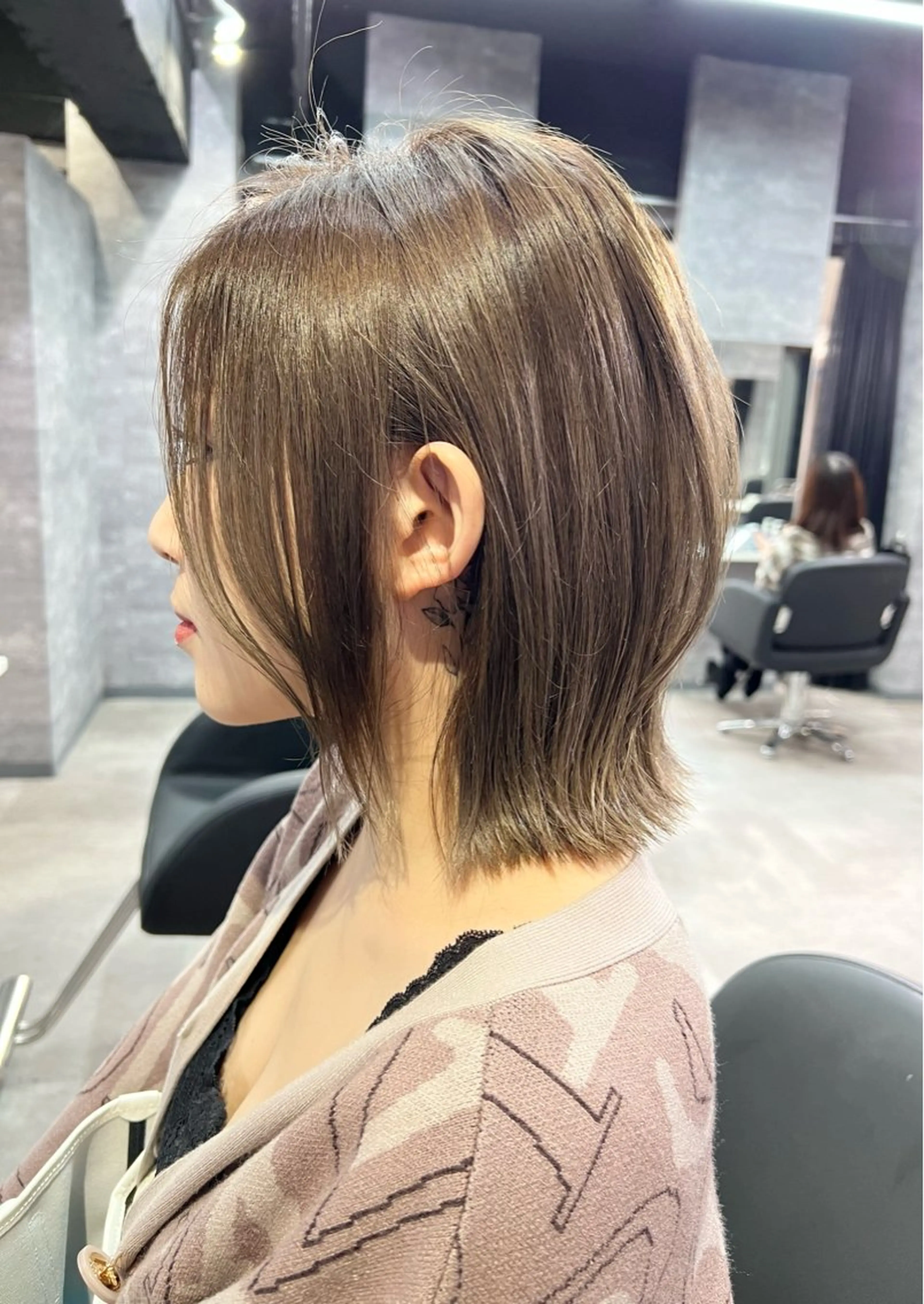 ミディアム カット ヘアカラー トリートメント RAISE by_WHITEのヘアスタイル