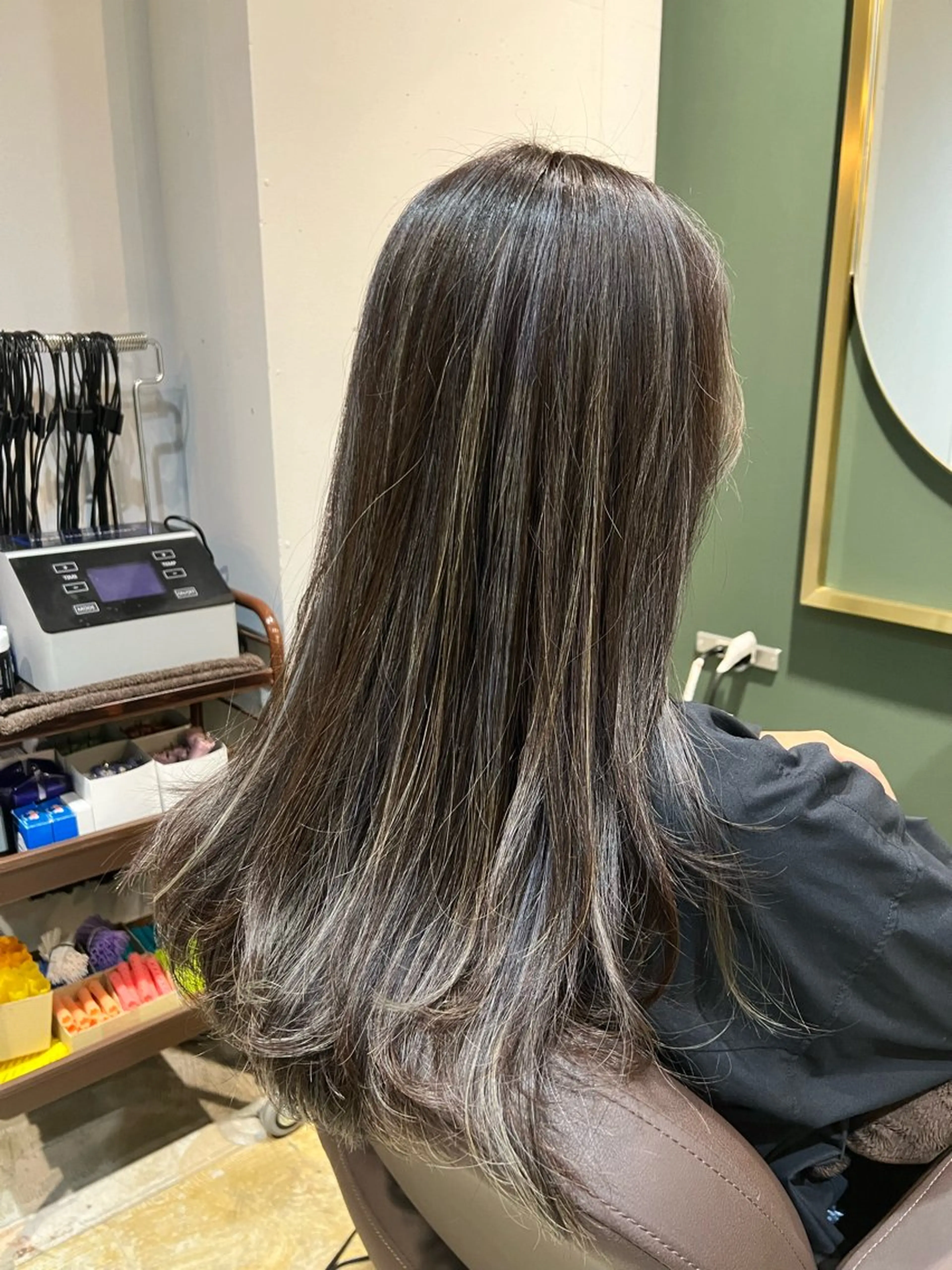 ロング カラー ハイライトカラー ハイライト ヘアカラー トリートメント ヘッドスパ カラースペシャリスト しょう🧑🏼‍🎨のヘアスタイル