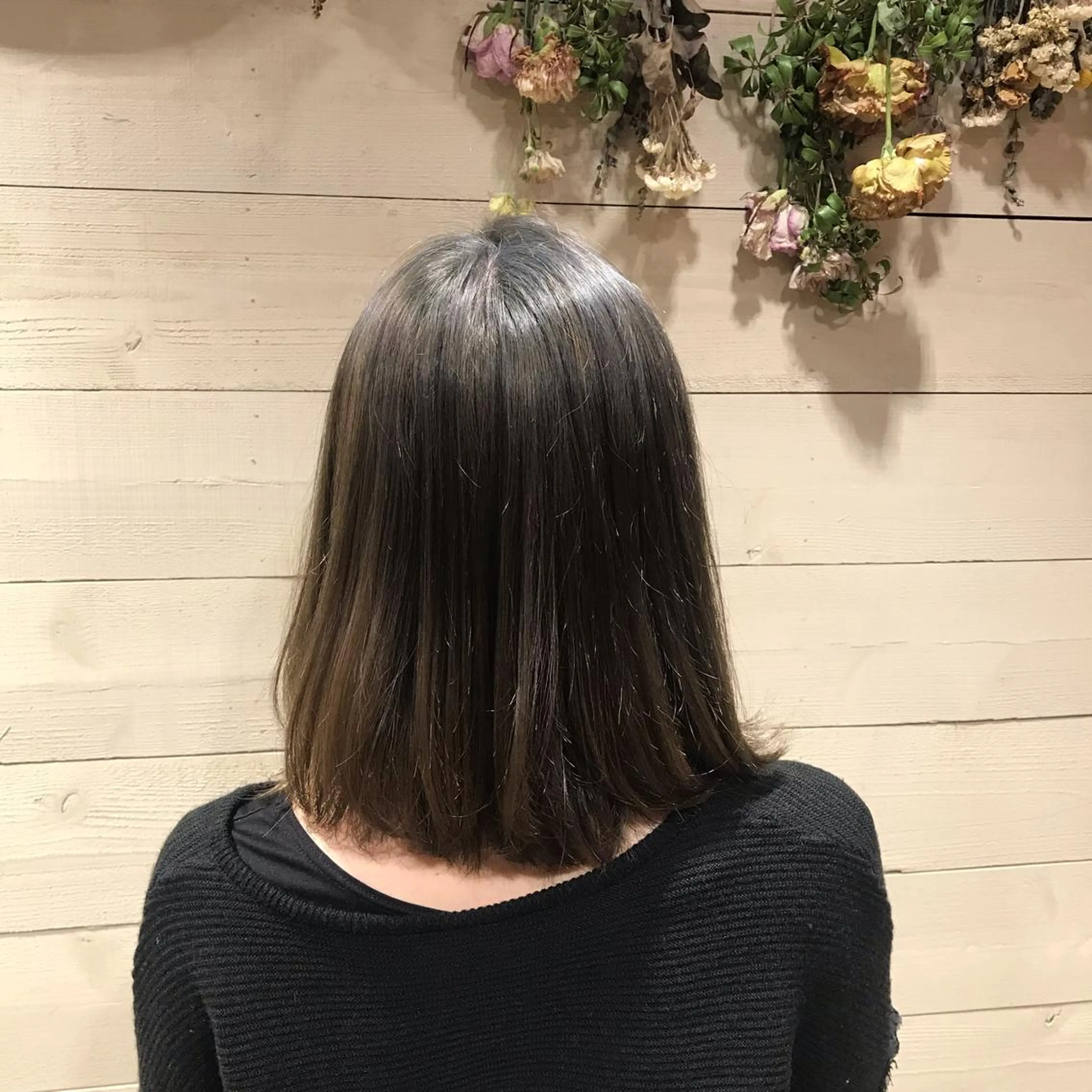 カラー アッシュ クワハラ イオリのヘアスタイル