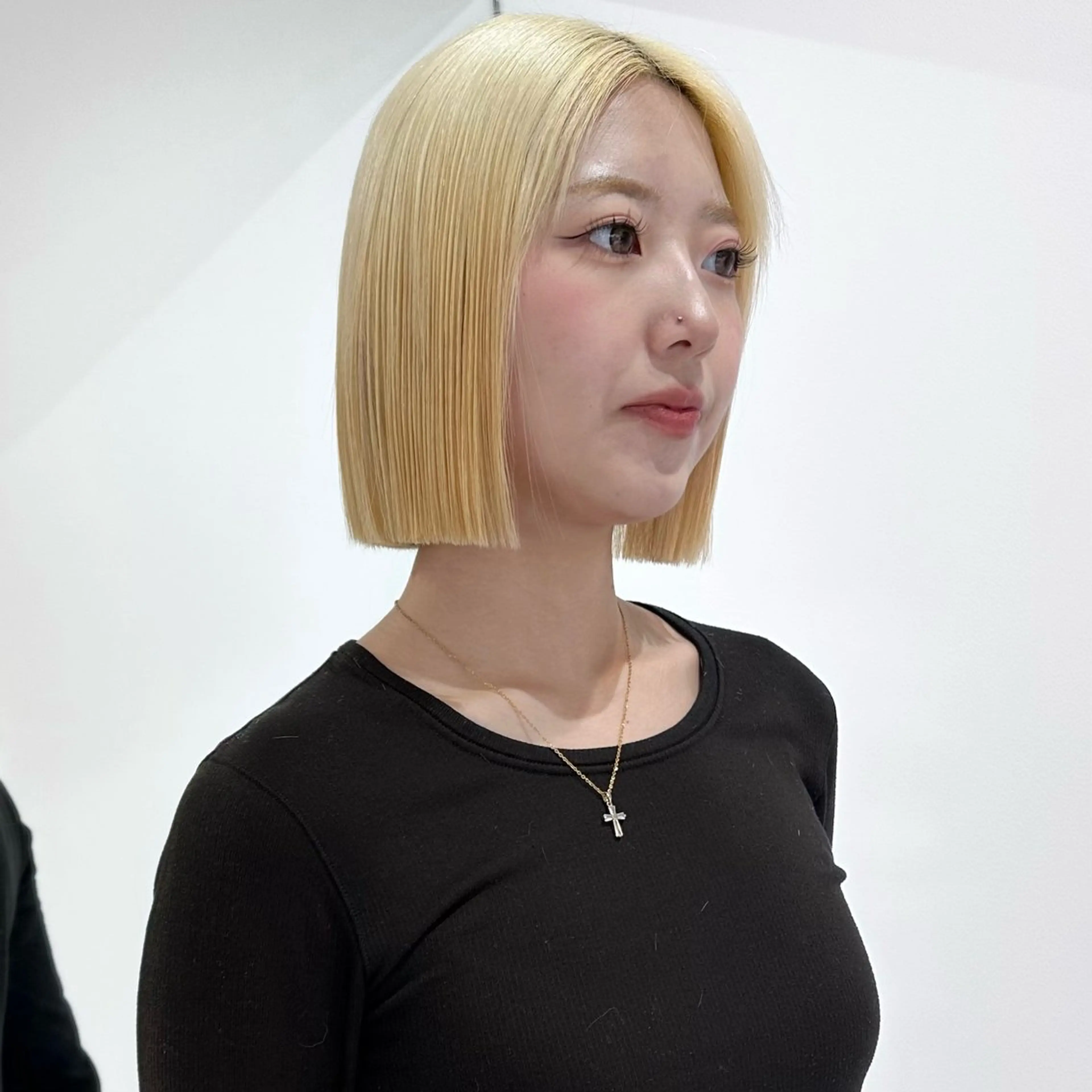 ショート カラー ヘアカラー 縮毛矯正 トリートメント 🤍ハイトーン 🤍VIVIE🤍のヘアスタイル