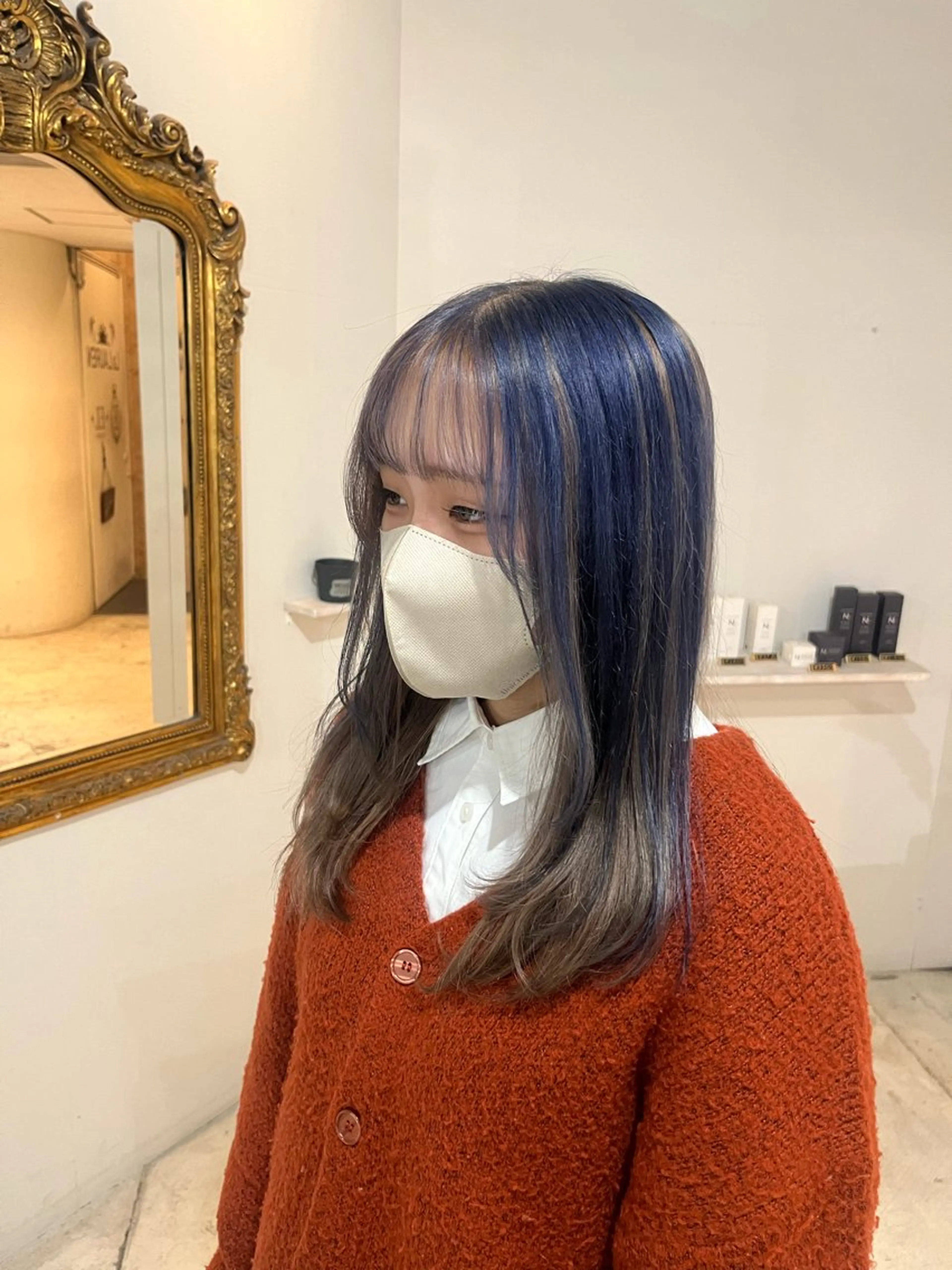 セミロング ヘアカラー 🩶ハイトーン🖤 URARAのヘアスタイル