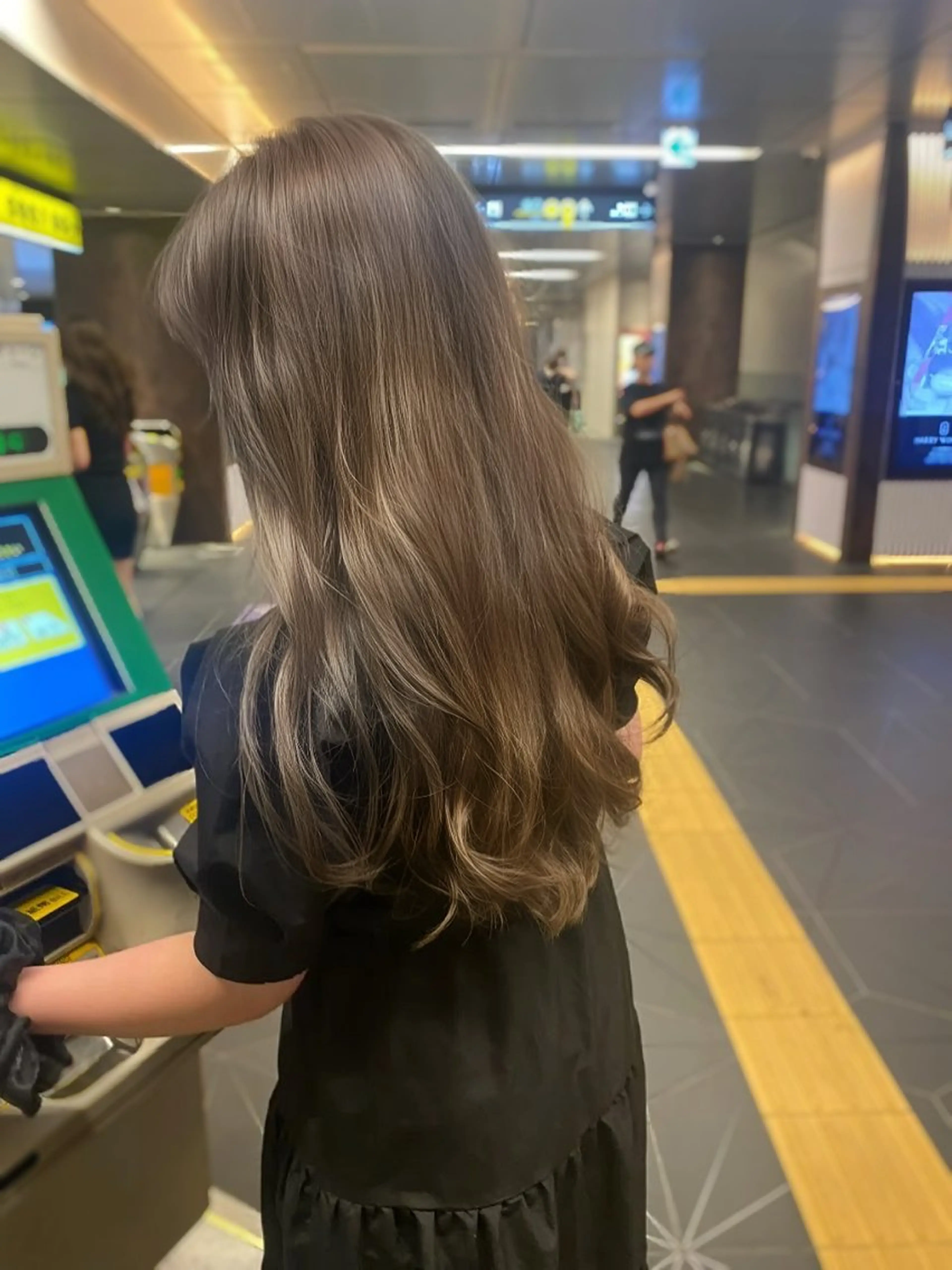 ロング カラー 🎀𝑹𝑰𝑲𝑶 🎀【福島・梅田】のヘアスタイル