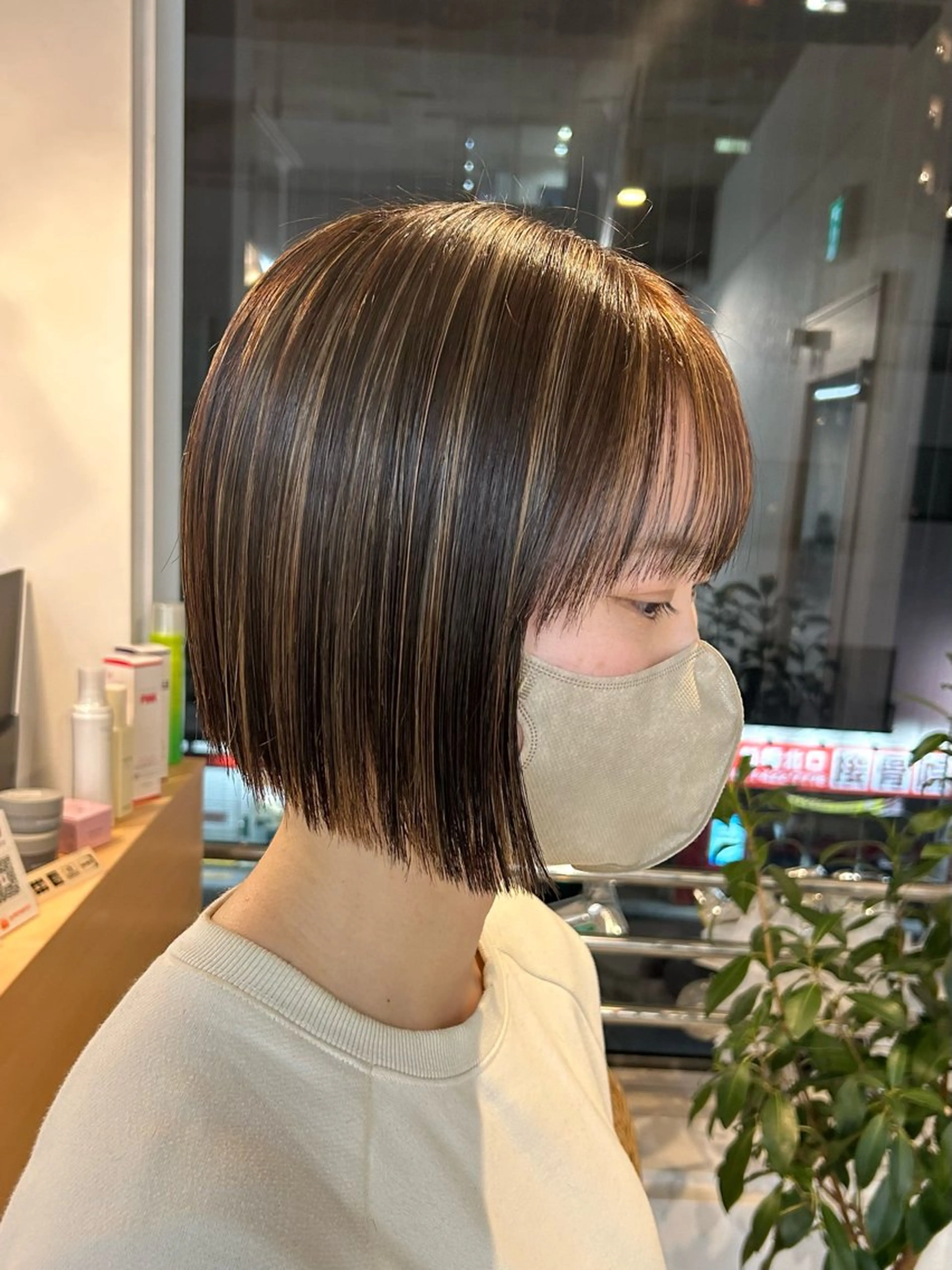 ミディアム カラー ボブ カット ヘアカラー トリートメント 艶カラー/レイヤー/ ハイトーン/まなみのヘアスタイル