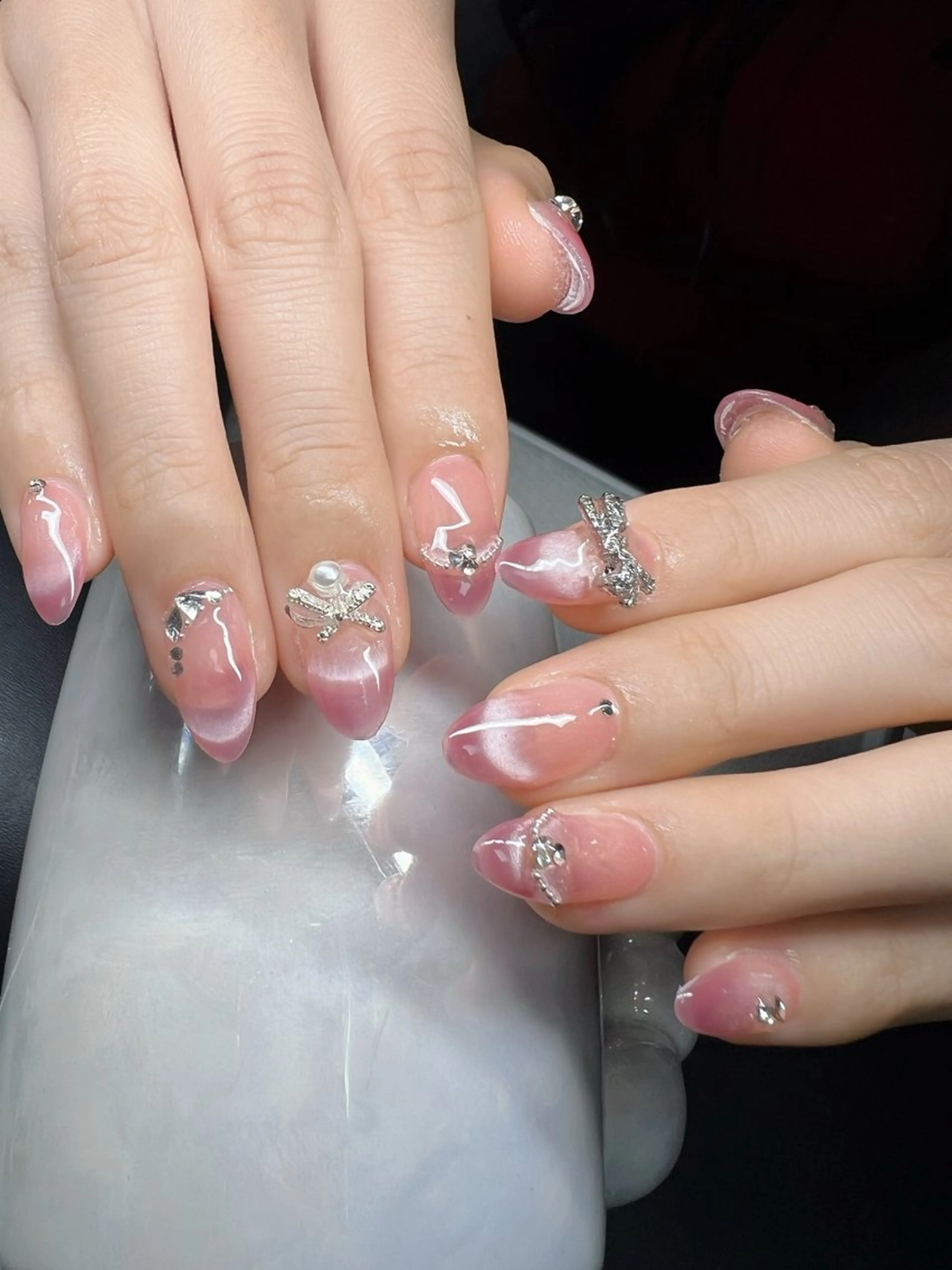 ネイル オーロラネイル チークネイル 長さ出し フットネイル フレンチネイル ハンドネイル Lee Nailsのネイルデザイン