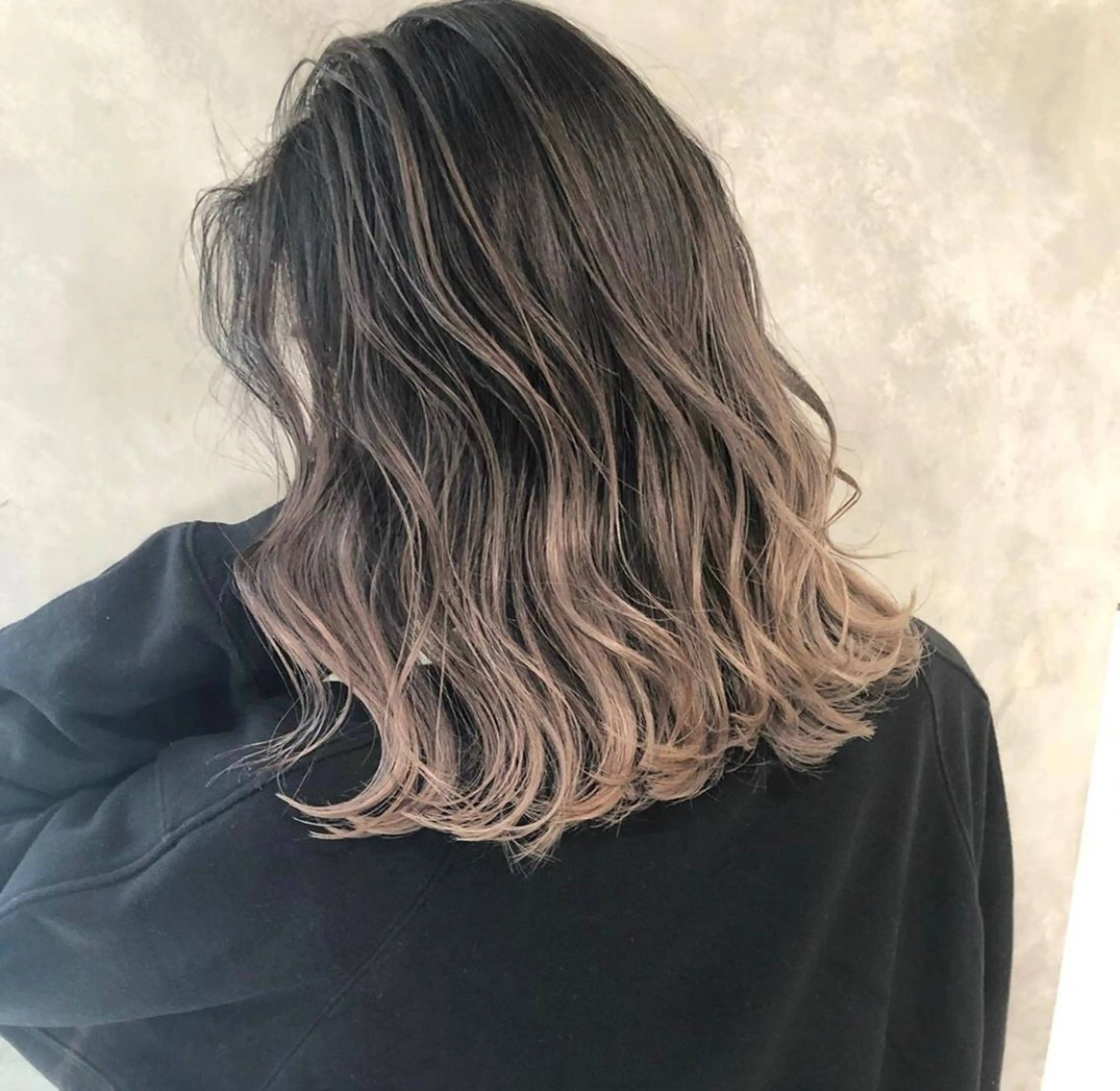 セミロング カラー 小笠原 愛美のヘアスタイル