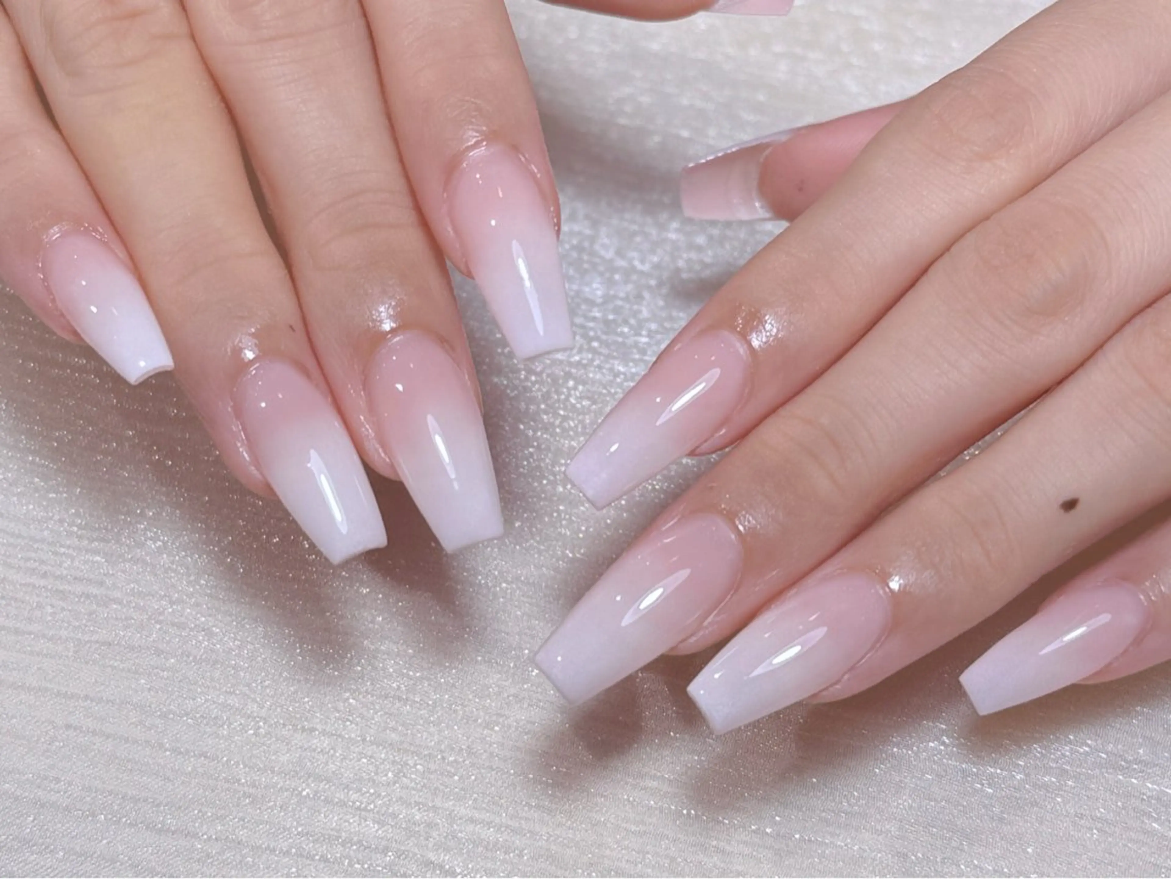 ネイル アートネイル オーロラネイル ガーリー キラキラネイル 韓国ネイル ハンドネイル hijiri 💅のネイルデザイン