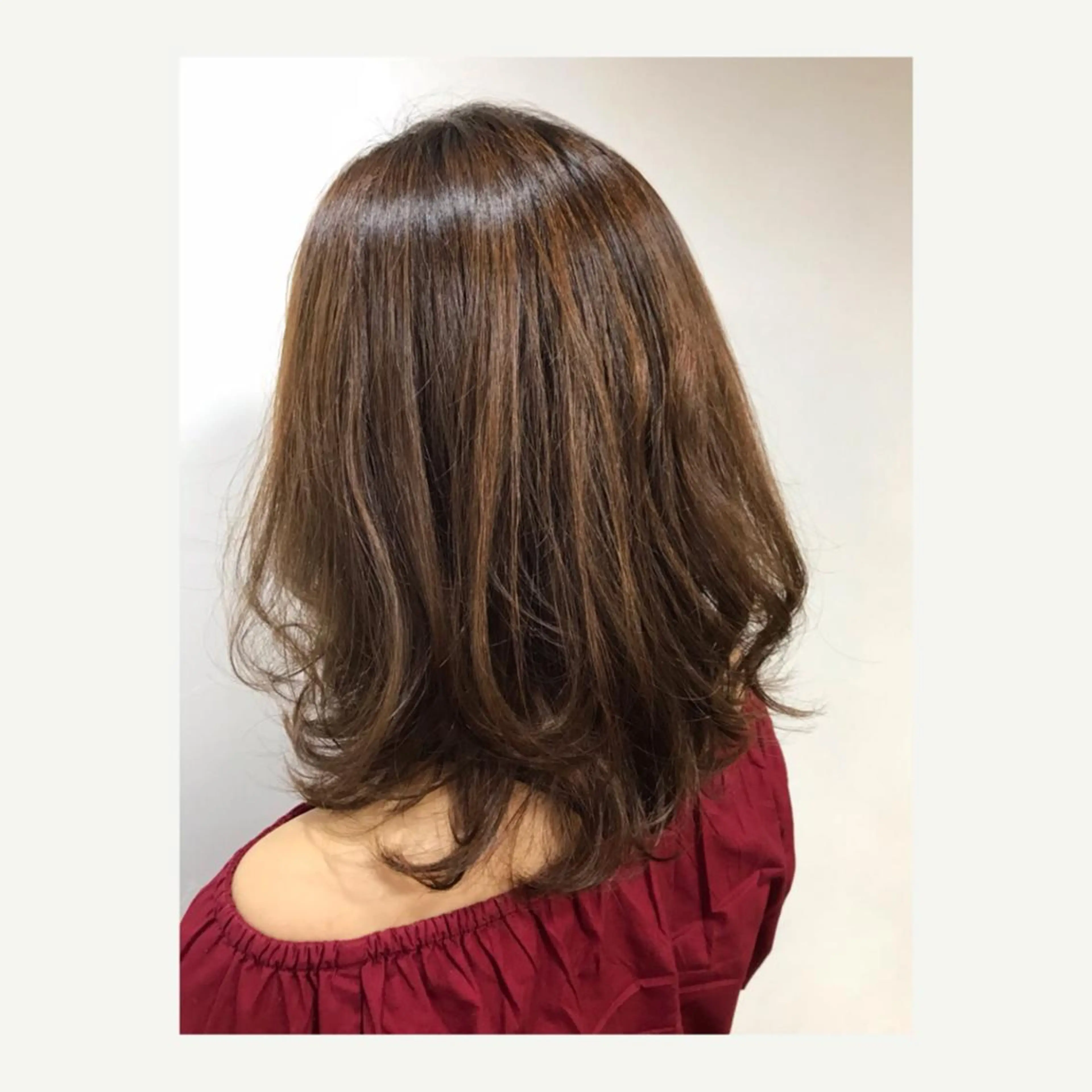 ミディアム ミディアムパーマ レイヤーカット yui .のヘアスタイル