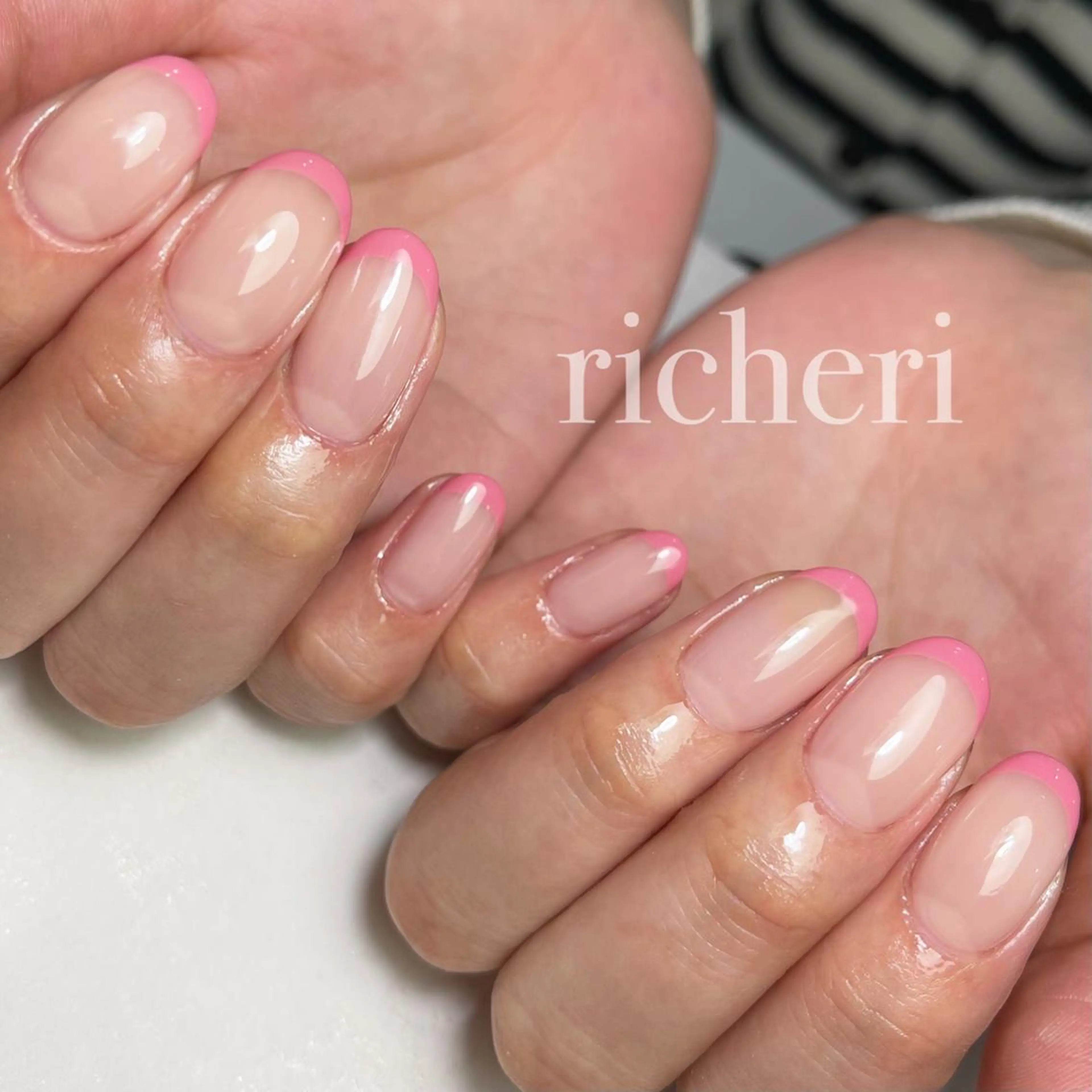 ミディアム ネイル 韓国風ヘア アートネイル オーロラネイル フラッシュネイル フレンチネイル ハンドネイル richeri beautyのエステ・リラクイメージ