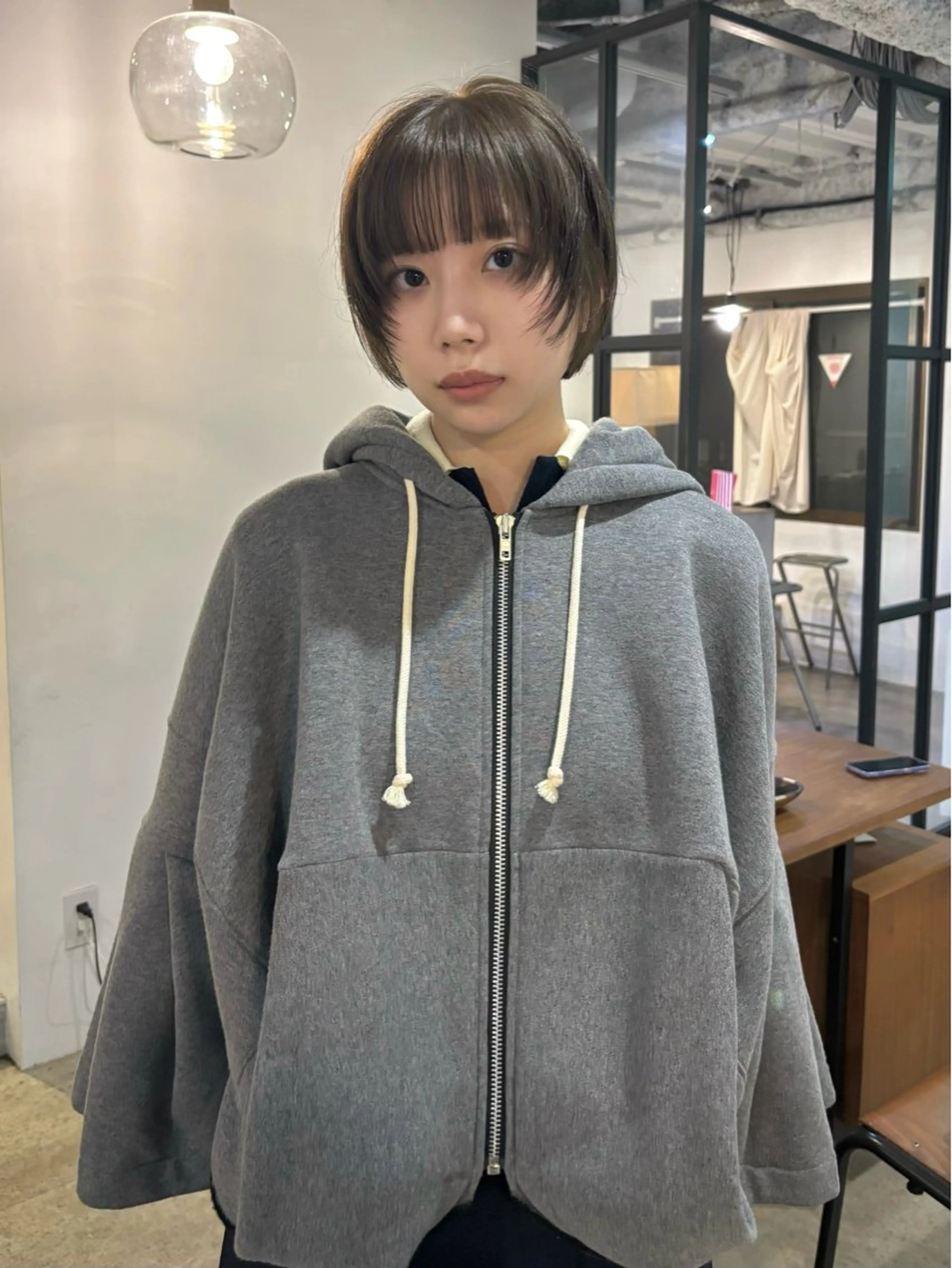 ショート カラー 切りっぱなしボブ ベージュカラー オリーブベージュ ボブ 顔まわりレイヤー カット ヘアカラー トリートメント yu maのヘアスタイル