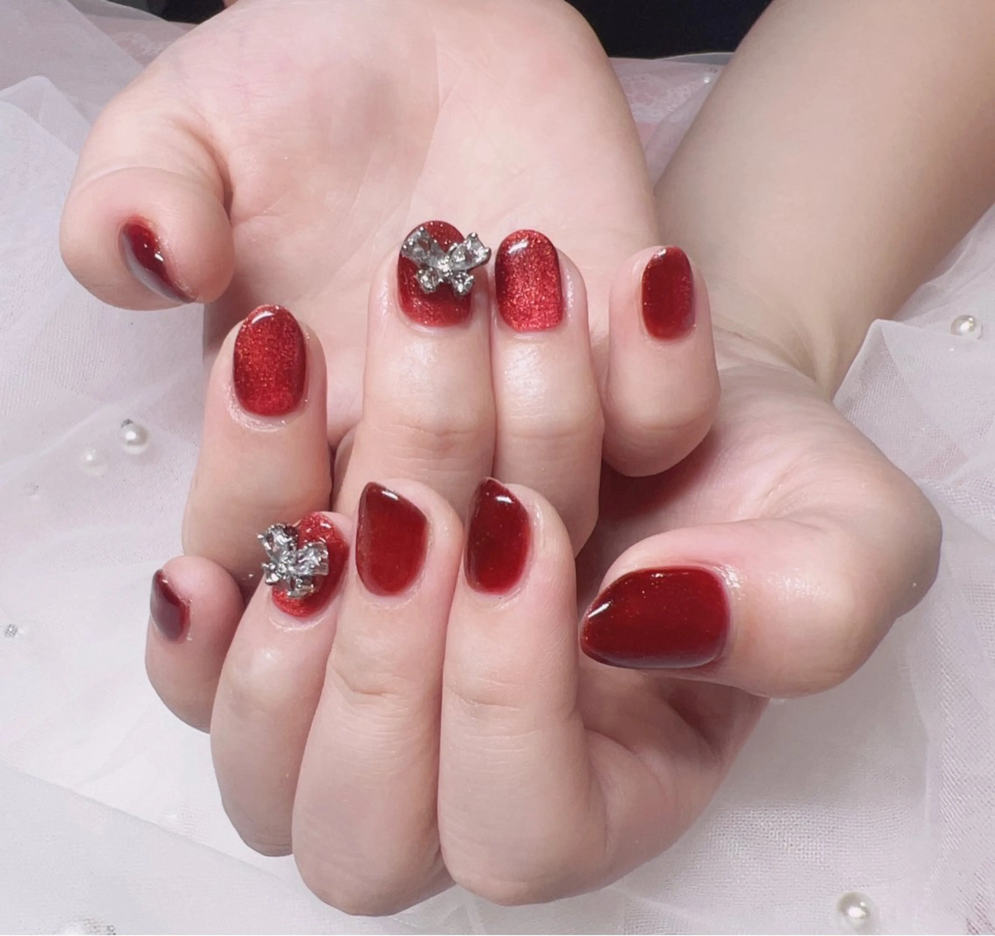 ハンド★マグネットワンカラー+【大きパーツ2個】¥6500 初回ジェルオフ無料 パーツが店内サンプルから選べ。の写真