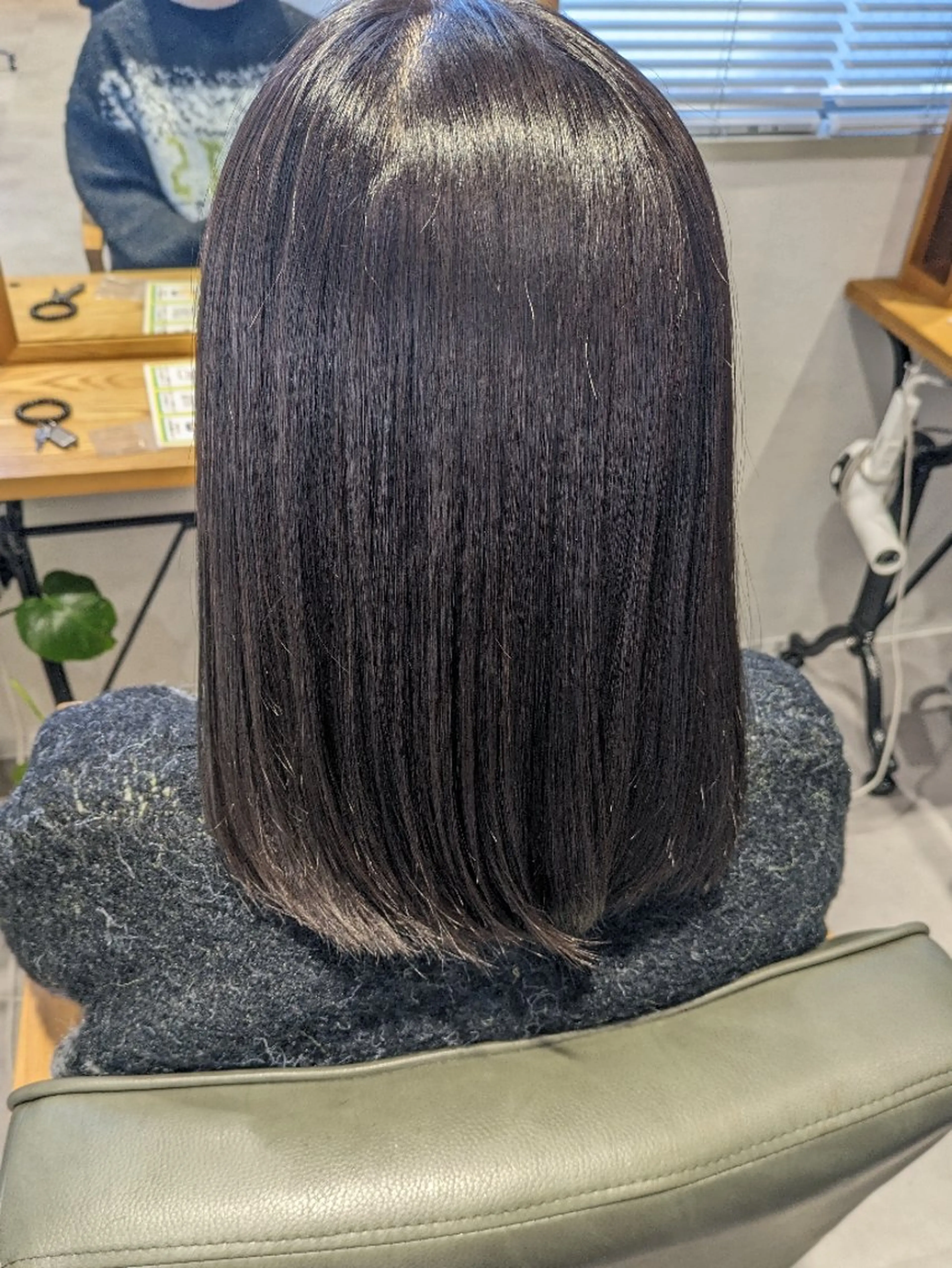 ミディアム ヘアアレンジ カラー オリーブグレー カット ヘアカラー 小國 綾かのヘアスタイル