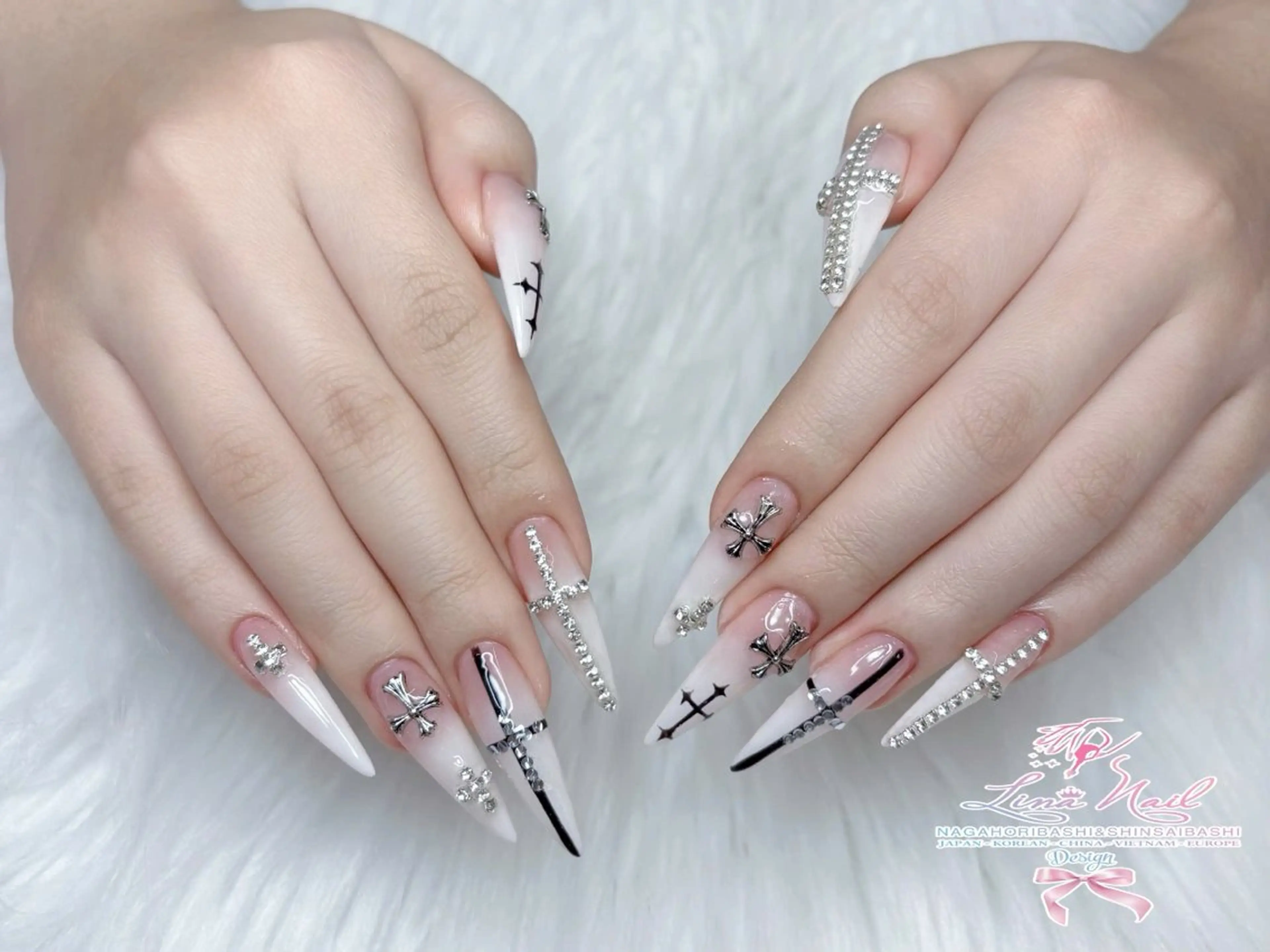 セミロング 韓国風ヘア クリスマス ハンドネイル Linanail Nambaのネイルデザイン