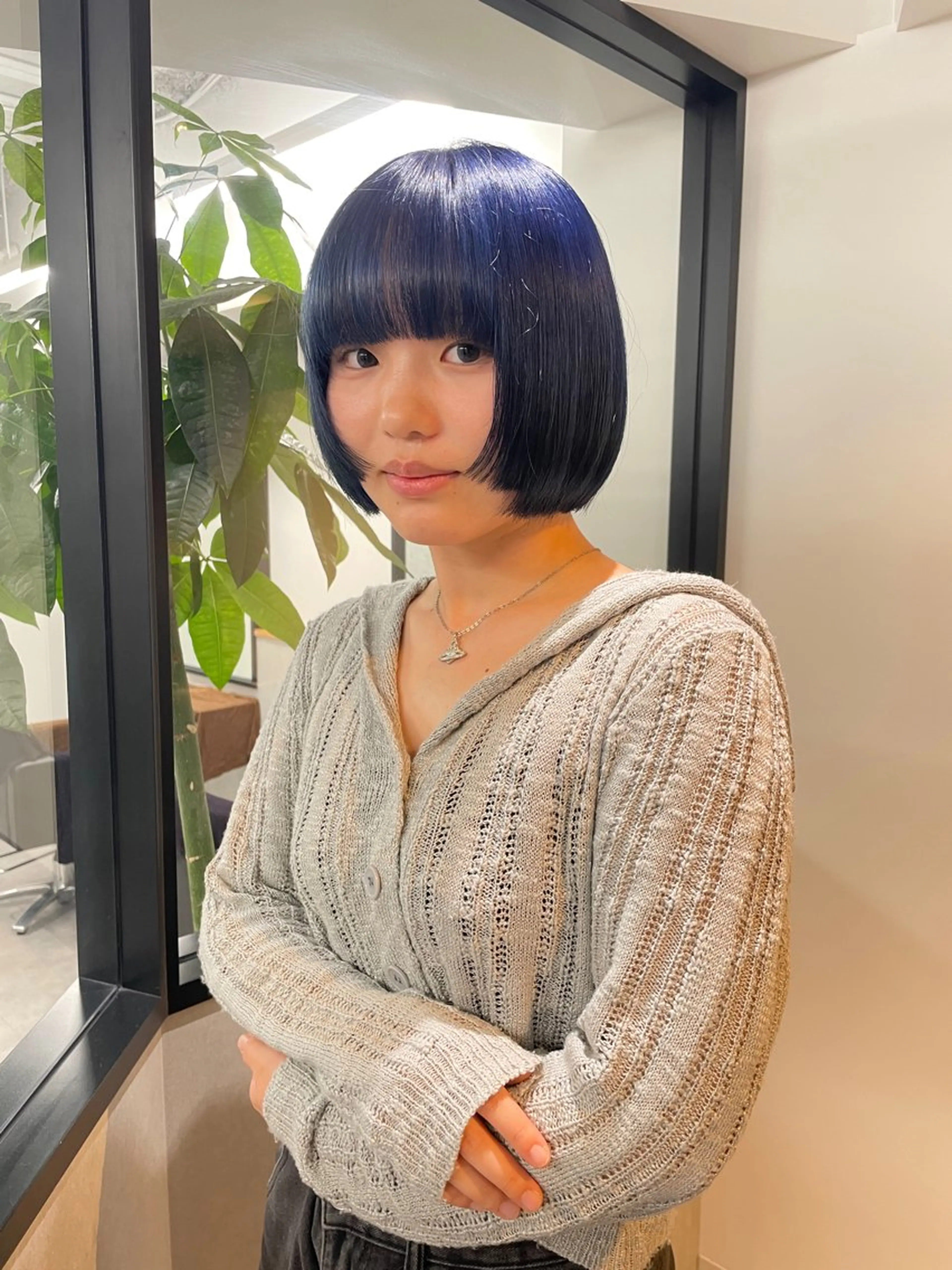 ショート カラー ヘアカラー トリートメント 切りっぱなしボブ レイヤー/縮毛矯正のヘアスタイル