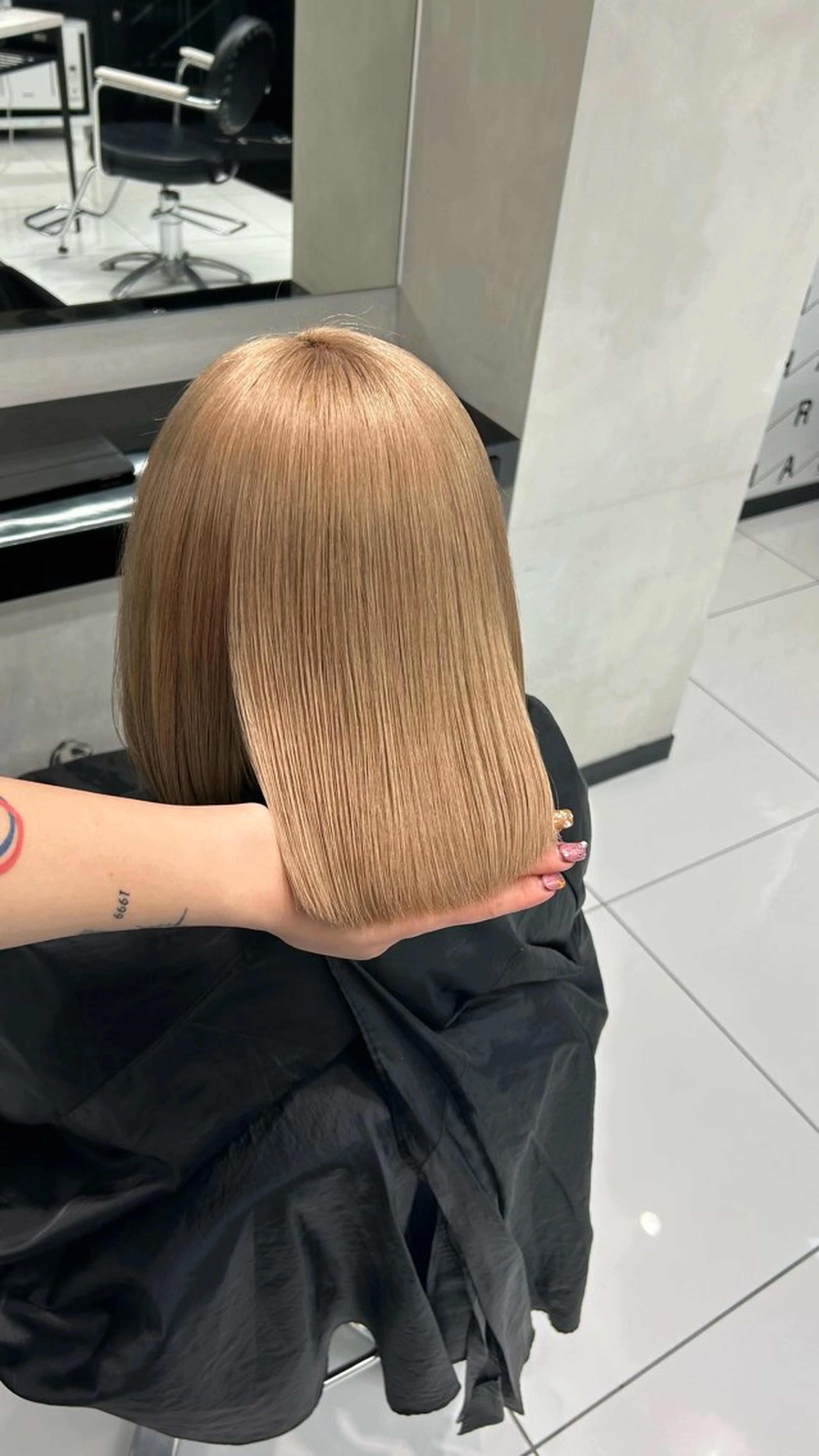 ミディアム カラー 【🦋綺麗めハイトー ン🦋】suzunoのヘアスタイル