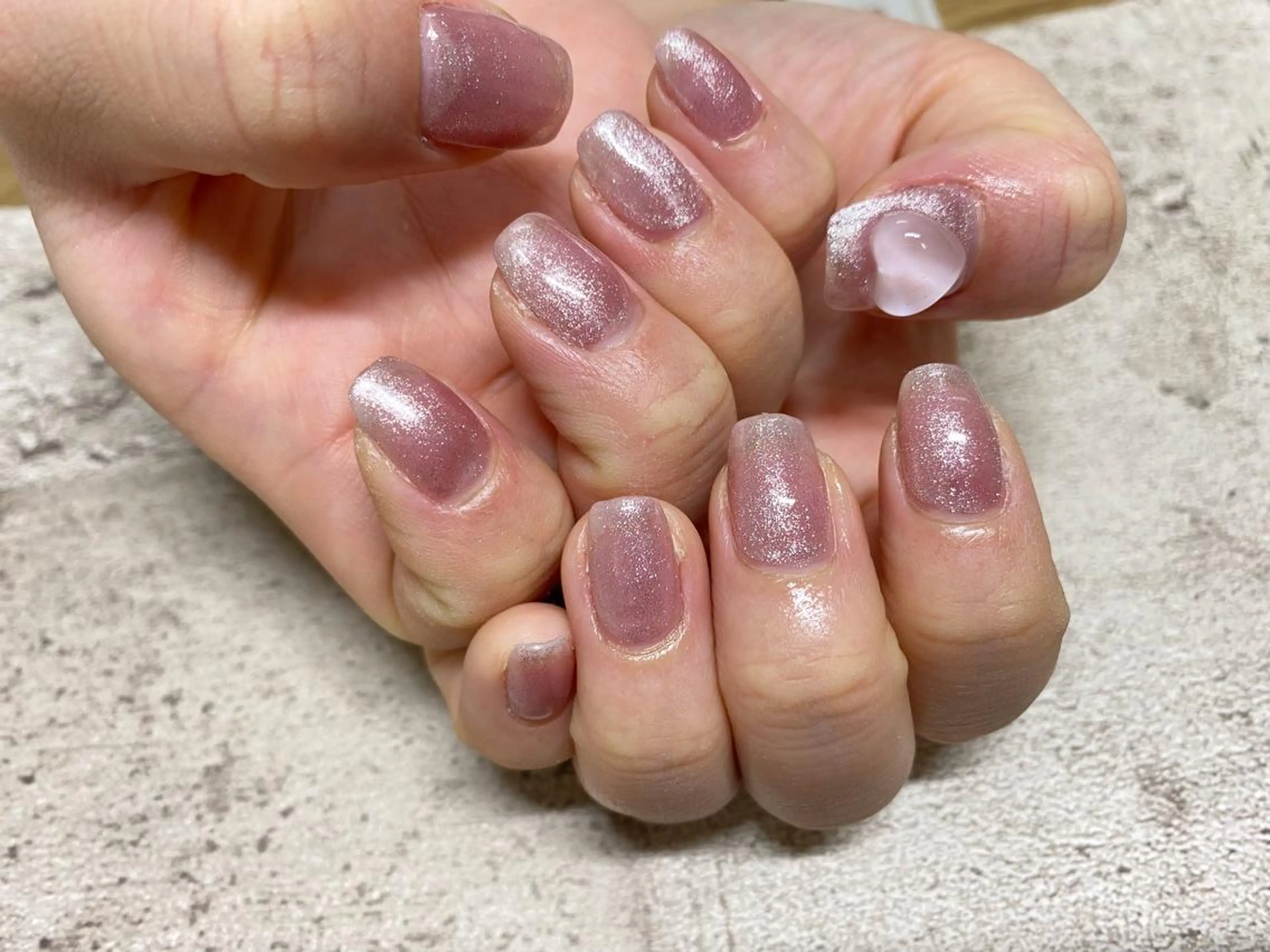 ネイル ハート マグネットネイル ピンク ハンドネイル mogunail &blowのネイルデザイン