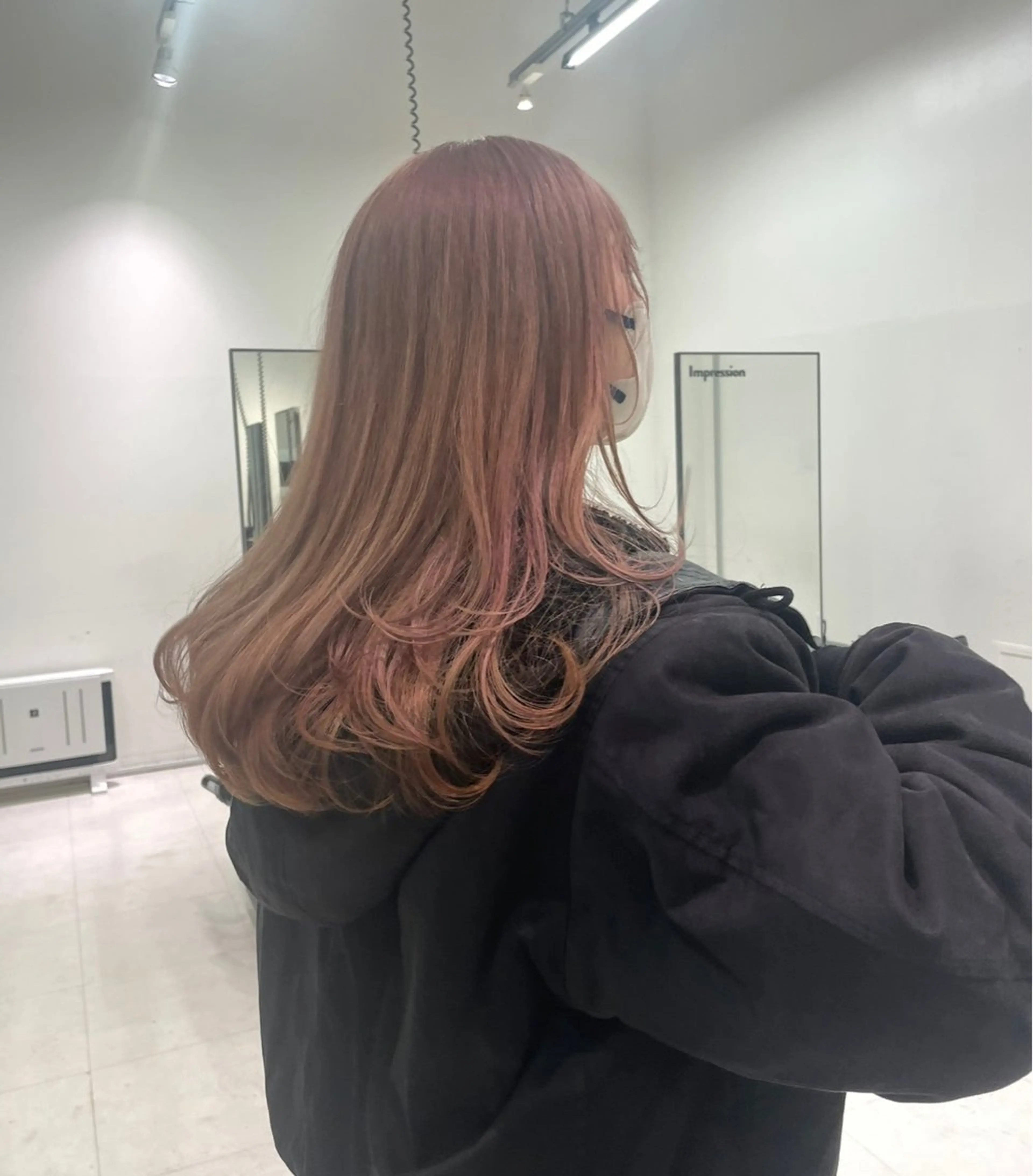 セミロング カラー GO TODAY シェアサロン Flos店所属・🫧ハイトーン✨格安 より質💐マンツーマのヘアスタイル