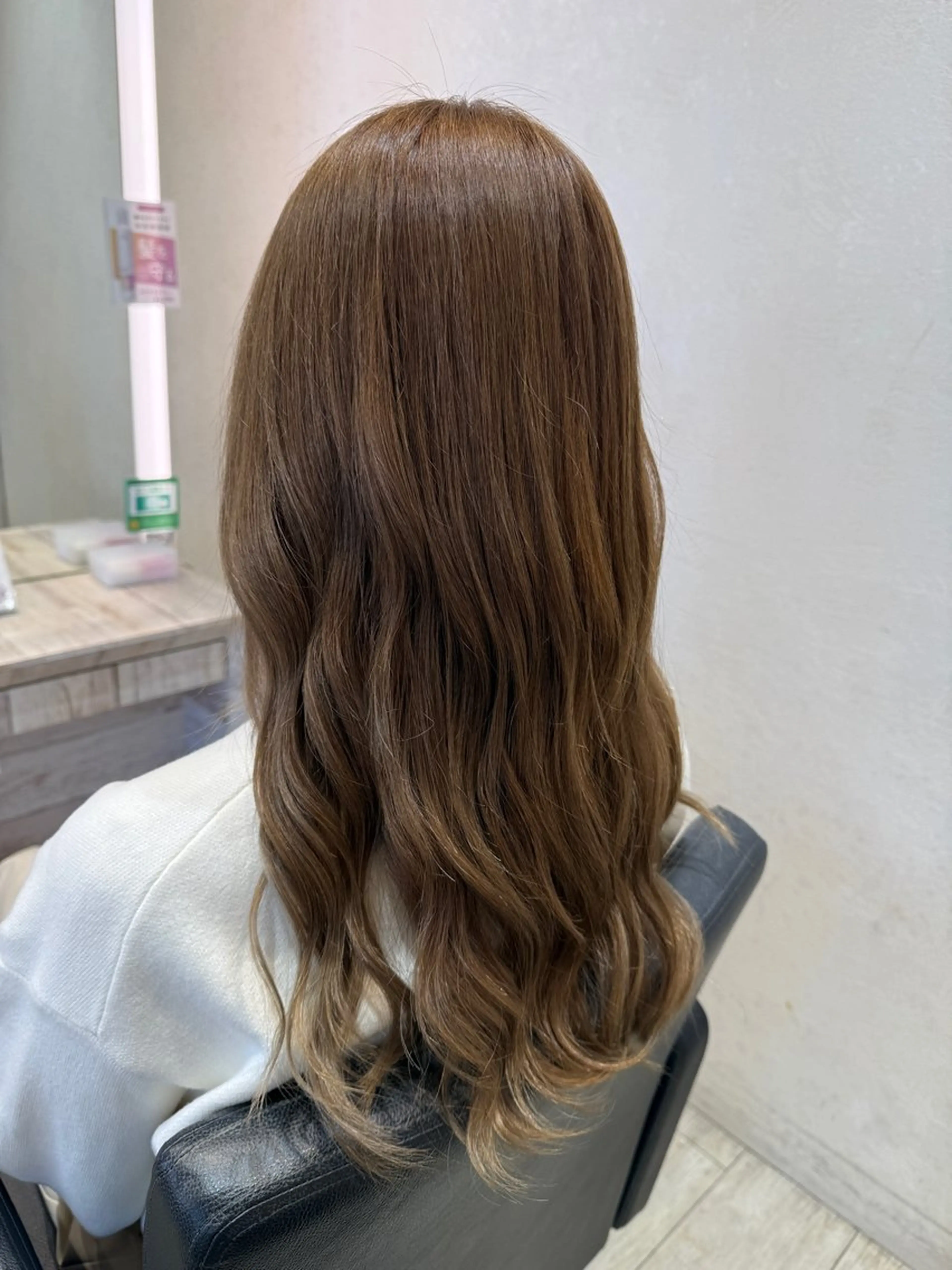 セミロング カット ヘアカラー NYNY四條畷 嶌野衣純のヘアスタイル