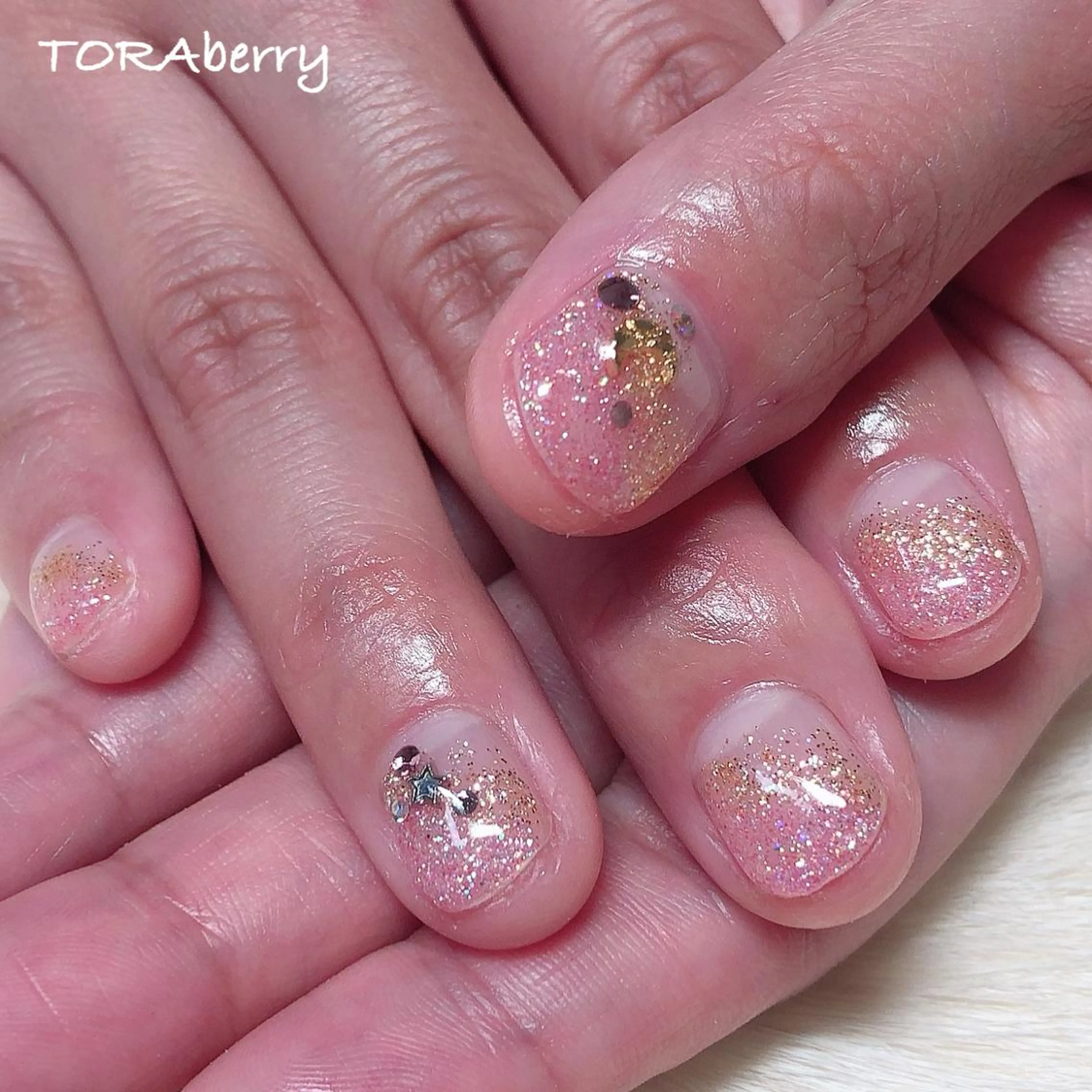 ネイル ラメ(グリッター) ラメグラデーション ハンドネイル ネイリスト なつみのネイルデザイン