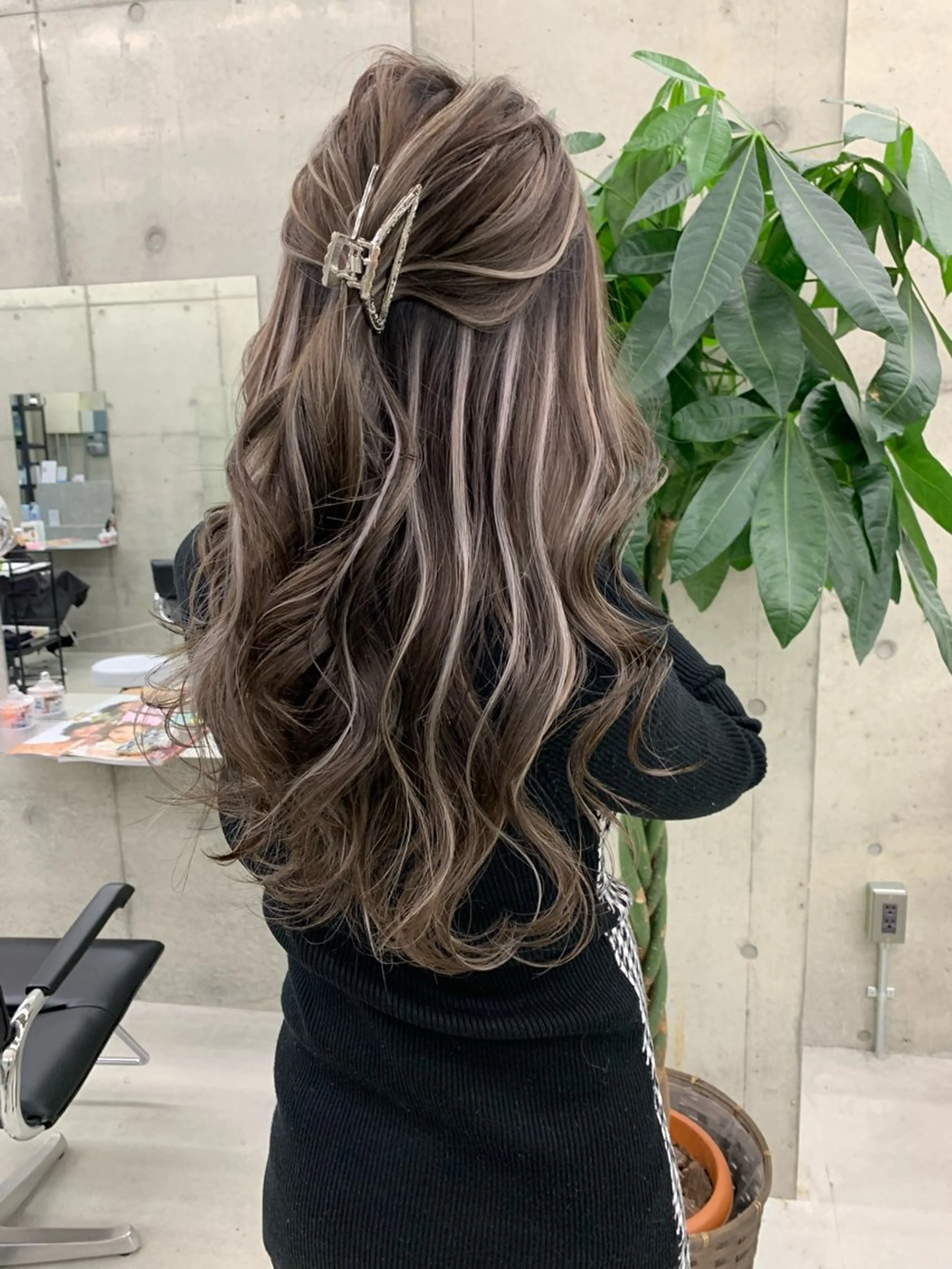 カラー ブリーチ ケアブリーチ ハイライトカラー 田中 莉香のヘアスタイル