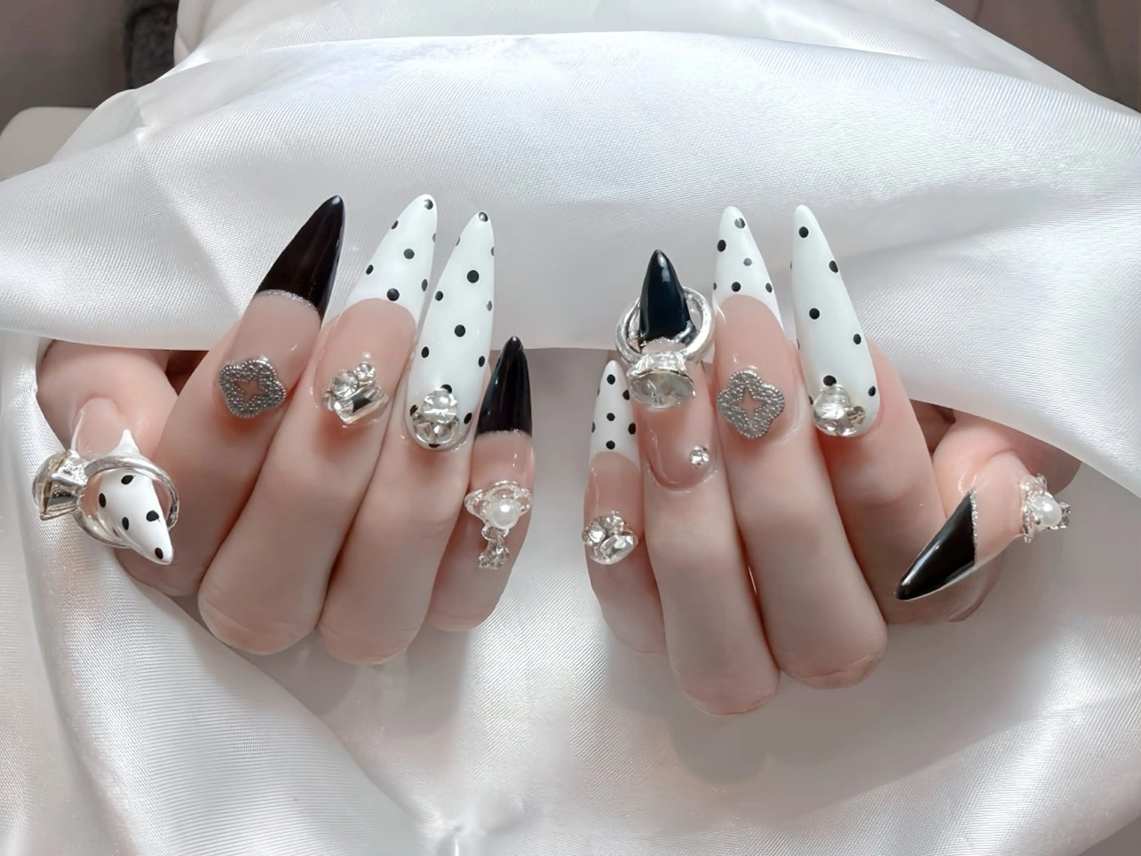 ネイル アートネイル ロングネイル ニュアンスネイル スカルプネイル ネイルチップ ハンドネイル Rin Nail 新大久保店のネイルデザイン