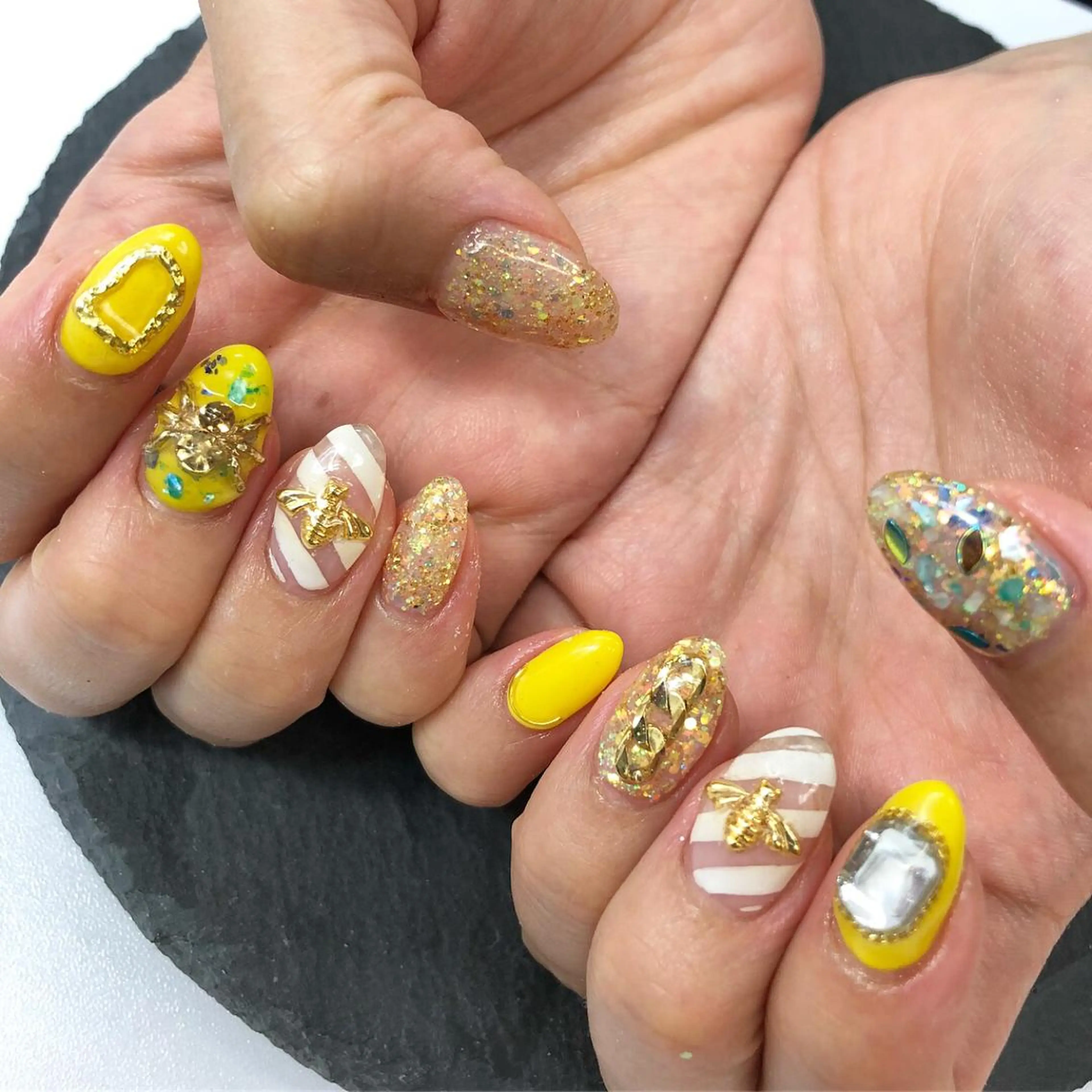ネイル アートネイル ストーンネイル 夏ネイル 黄色 esNail&eye イーズネイル＆アイのネイルデザイン