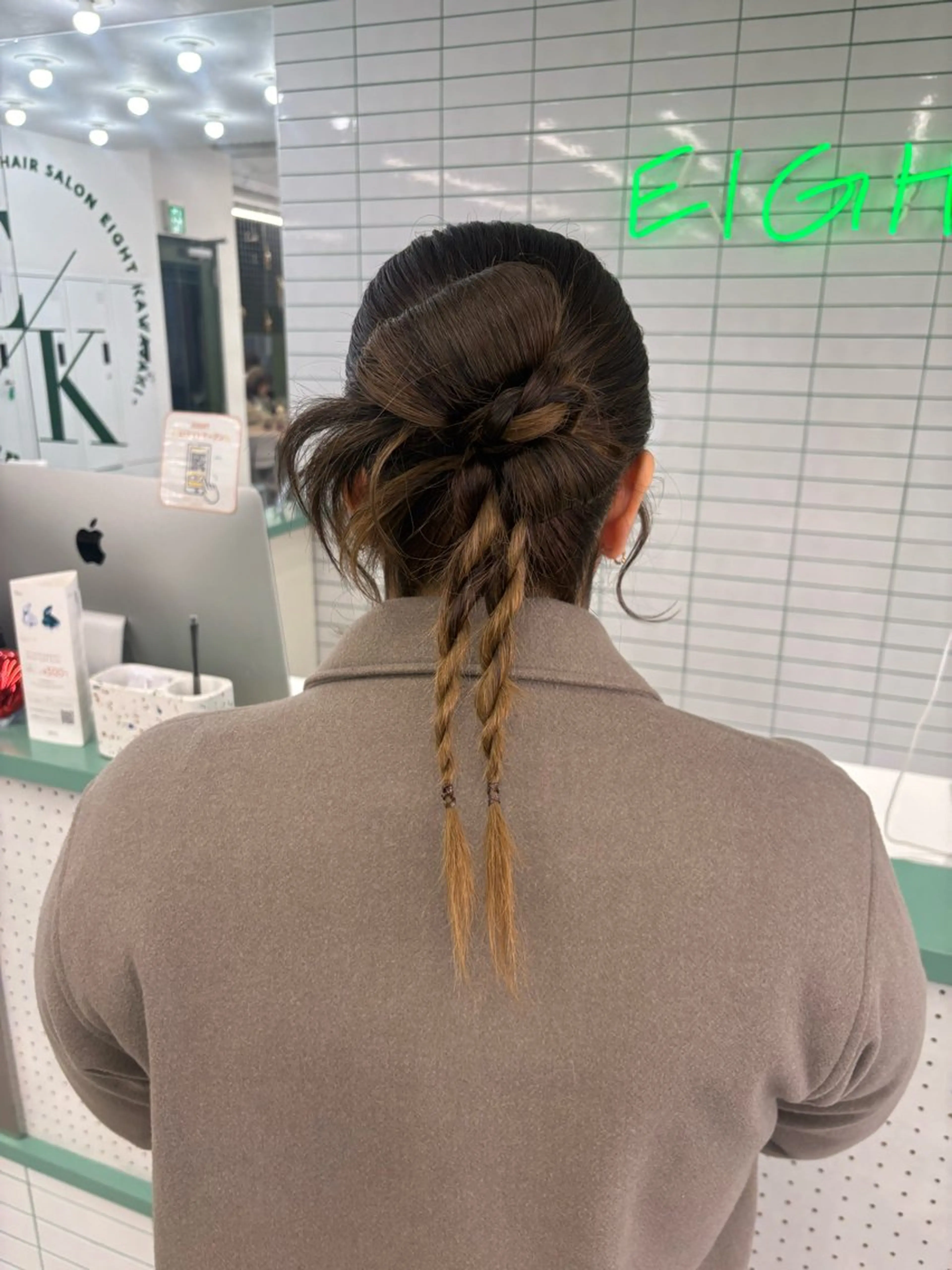 セミロング ヘアセット 綾乃／デザインカラー ／ハイトーン／ボブのヘアスタイル