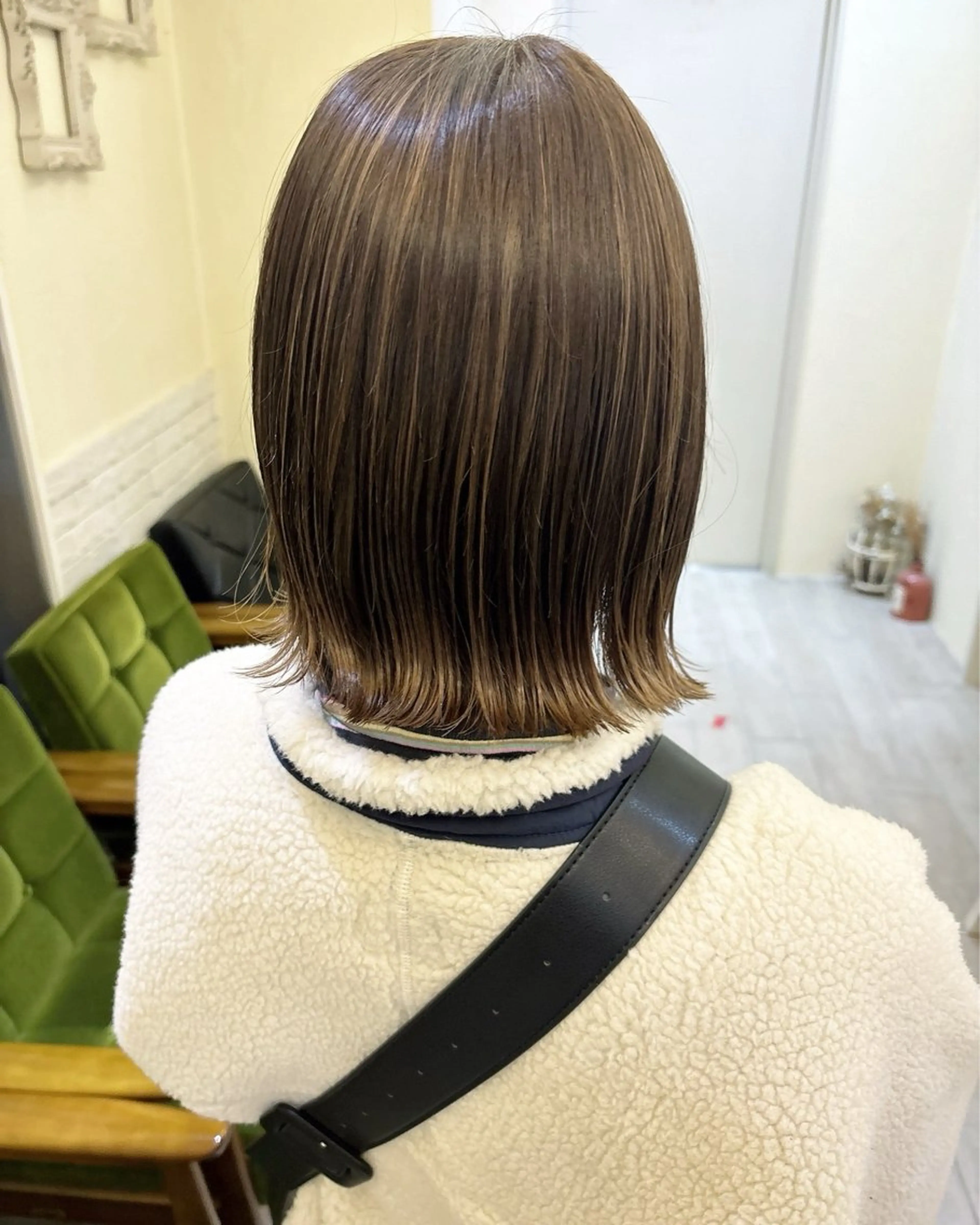ミディアム カラー 切りっぱなしボブ ハイライトカラー ボブ ハイライト ヘアカラー 大久保 愛のヘアスタイル
