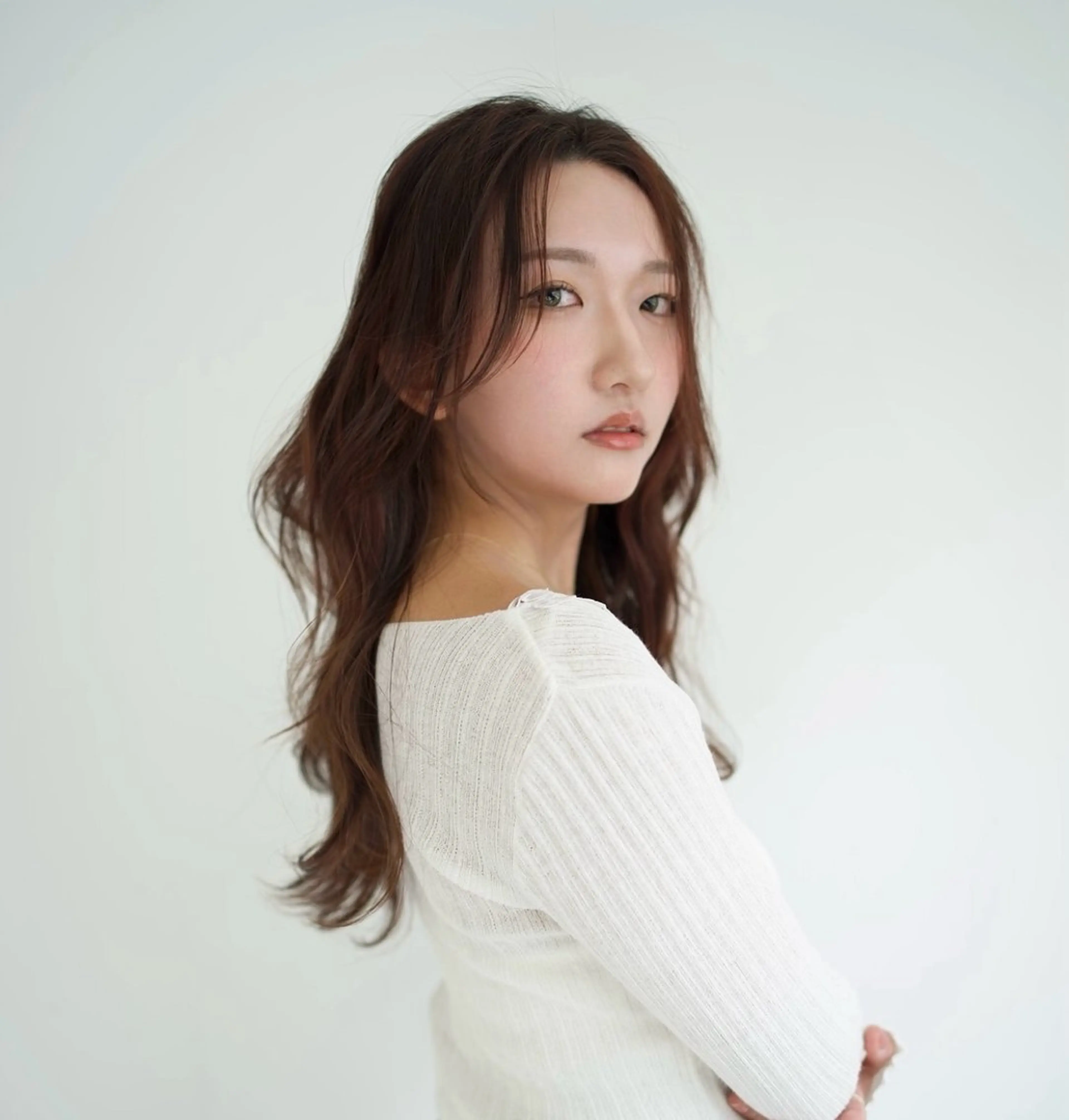 セミロング くびれヘア レイヤーカット カット ヘアカラー 【シクネ】ユウダイ お顔まわりカット💎のヘアスタイル